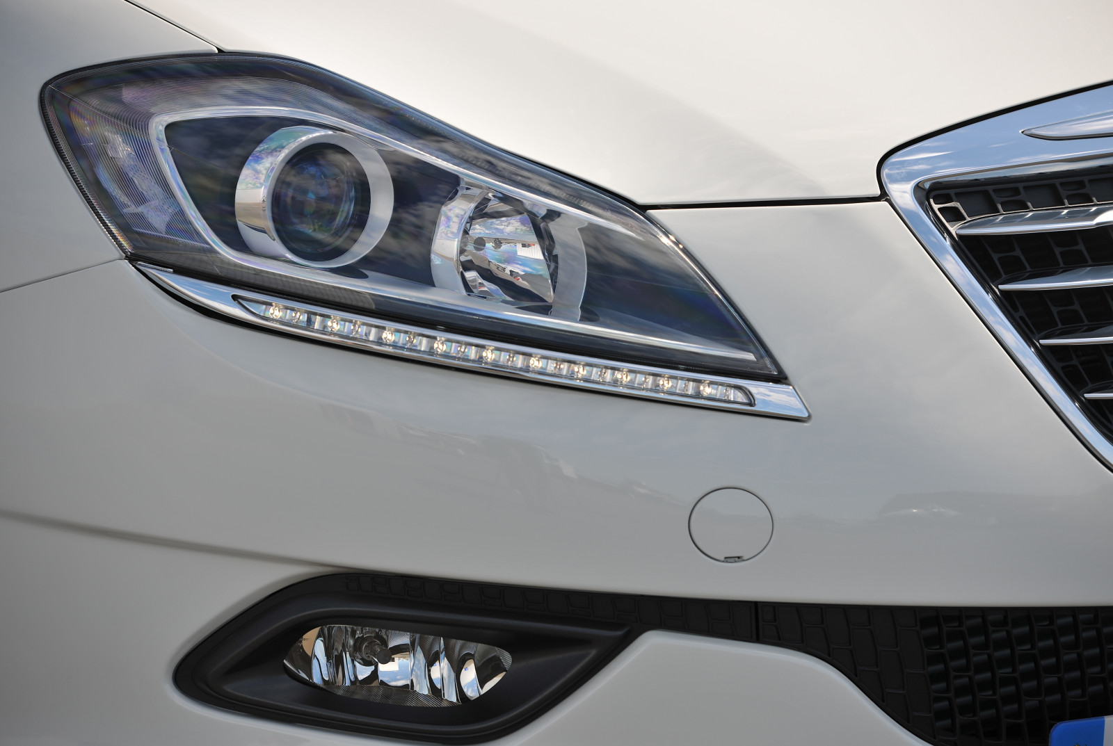 auto, vozidlo, Chrysler, 2013, limuzína, netcarshow, netcar, obrázky vozidel, photo auto, Delta, kolo, pozemní vozidla, automobilového designu, automobilový exteriér, automobil make, luxusní vůz, rodinný vůz, nárazník, kompaktní vůz, výkonné auto, mřížka, střední velikost auta, Mazda3