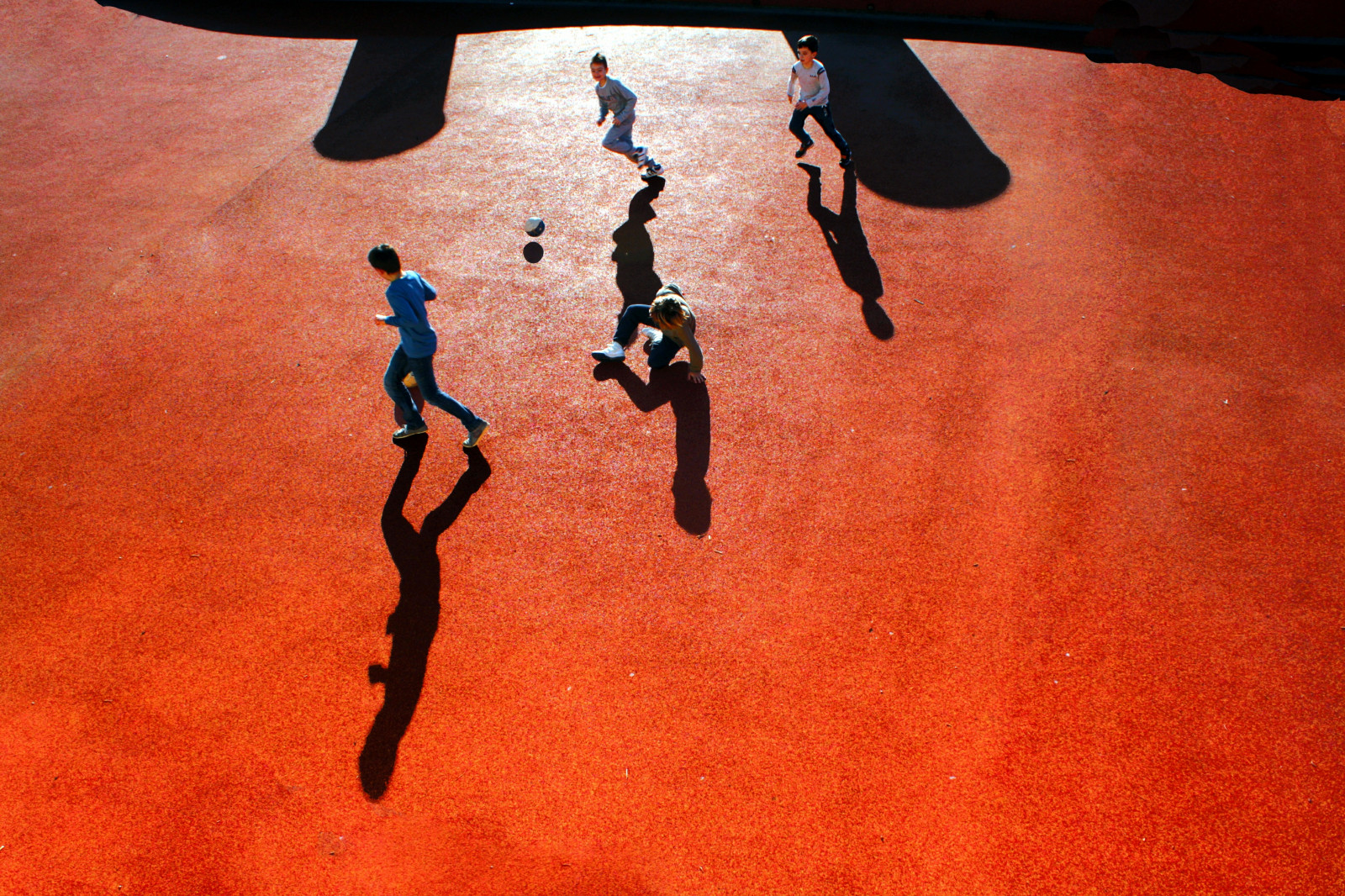 illustration, børn, rød, skygge, Sol, bold, Spille, Genova, 2012, KUNST, farve, hånd, sål, rosso, bambini, rådne, ombra, skærmbillede, Royo, encarnado, gioco, Palla