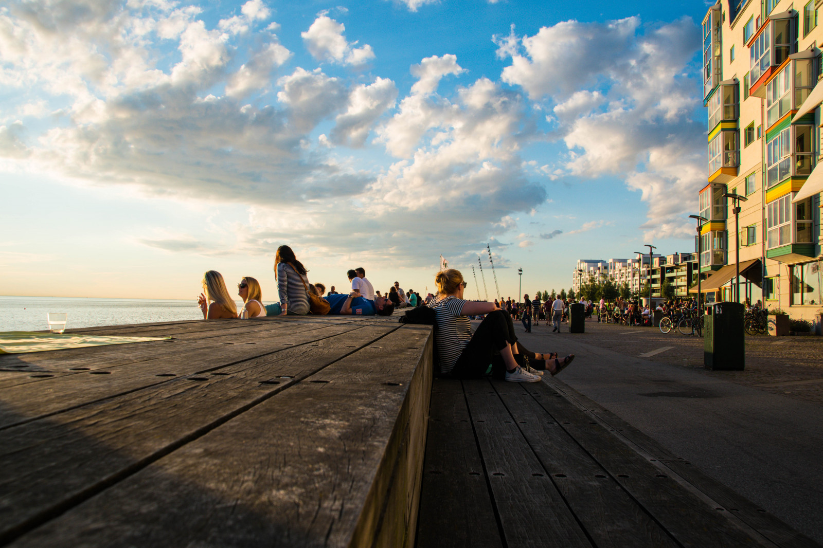 slunečnímu záření, lidé, západ slunce, moře, město, voda, Příroda, pobřeží, nebe, silueta, mraky, pláž, večer, ráno, pobřeží, slunce, horizont, letní, molo, Švédsko, Evropa, soumrak, chodník, dovolená, Sverige, oceán, sk nel n, se, v strahamnen, nebe, resund, solnedg ng, vatten, siluett, moln, Malmo, tr d cket, dřevěný, sundspromenaden, goodnightsun, tělo z vody