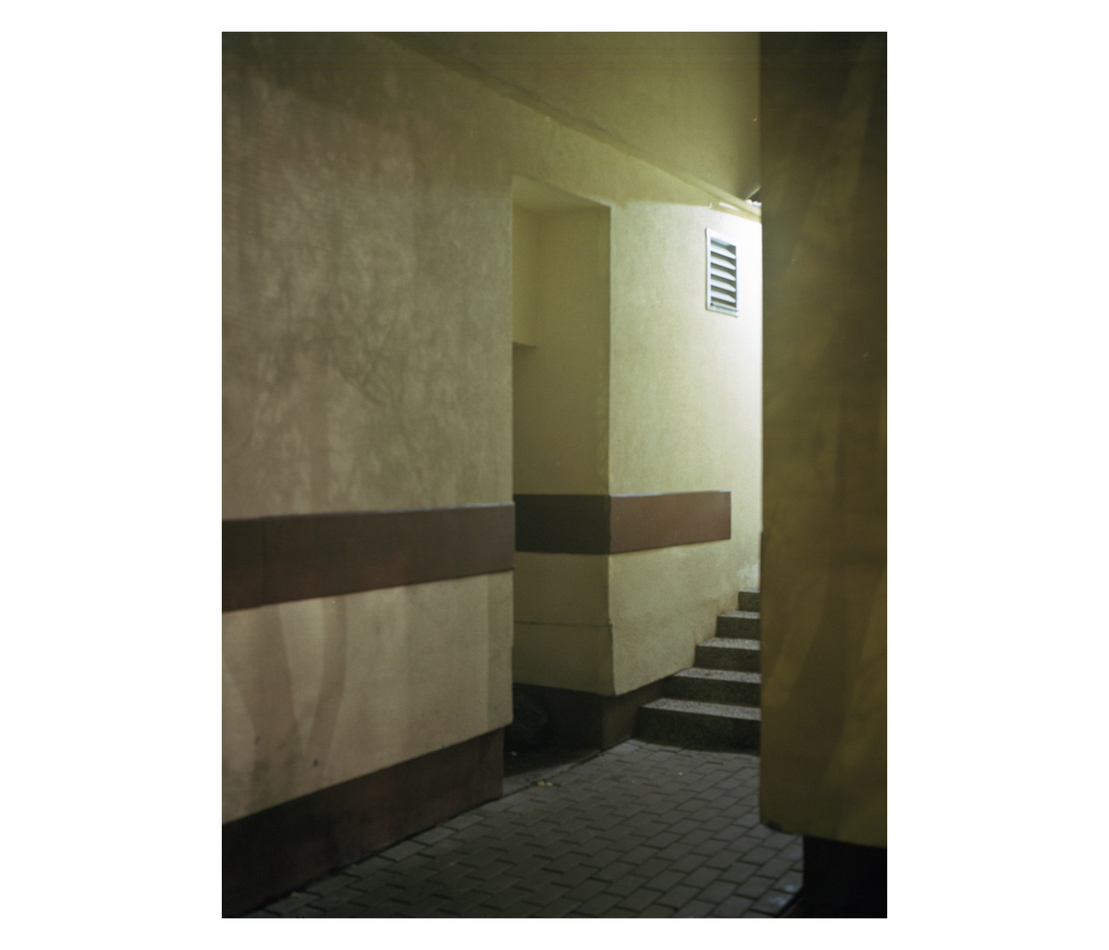 noc, abstraktní, městský, stín, stěna, Warsaw, schodiště, Vzhled interiéru, fotoaparát značky kodak, negativní, světlo, patro, podlaha, dno, film, podlaha, vodovodní instalace, 645, portra400, mediumformat, bronicaetrsi, epsonv500, zenzanon7528pe