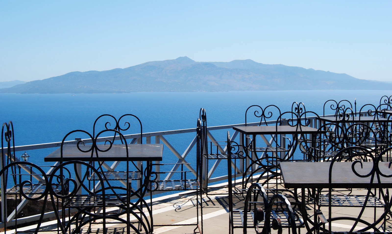 hav, vand, himmel, tabel, stol, slot, horisont, Grækenland, ø, Nikon, restaurant, ferie, Albanien, træ, udsigt, ocean, panoramisk, D3000, rekreation, udflugt, Albanie