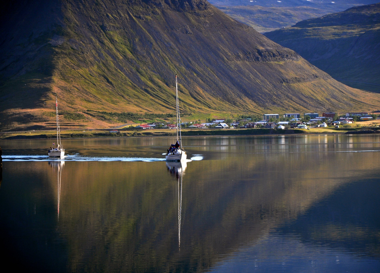 moře, jezero, voda, Příroda, odraz, vozidlo, večer, ráno, řeka, přístav, ostrov, fjord, Island, soumrak, mrak, hora, svítání, nádrž, mygearandmepremium, mygearandmebronze, mygearandmesilver, mygearandmegold, 1001nights, mygearandmeplatinum, mygearandmediamond, rememberthatmomentlevel1, rememberthatmomentlevel2, rememberthatmomentlevel4, rememberthatmomentlevel3, rememberthatmomentlevel5, magiccity, ystenes, martinystenes, jezero, landform, tělo z vody, vestfir ir, Isafjordur, safj r ur
