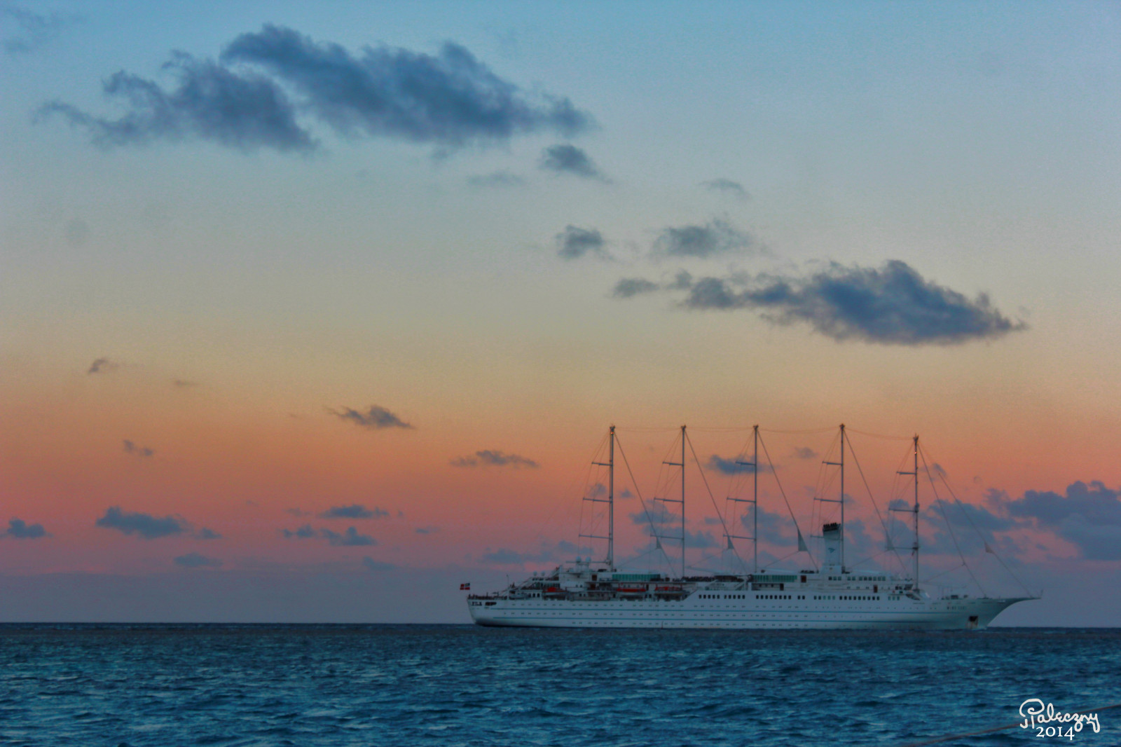 nave, barca, tramonto, mare, acqua, cielo, Alba, calma, sera, orizzonte, crepuscolo, nave, caraibico, andare in barca, nube, alba, oceano, onda, moto d'acqua, ultimi bagliori, Indie occidentali, Isole Vergini Britanniche, Bvi, coastal and oceanic landforms