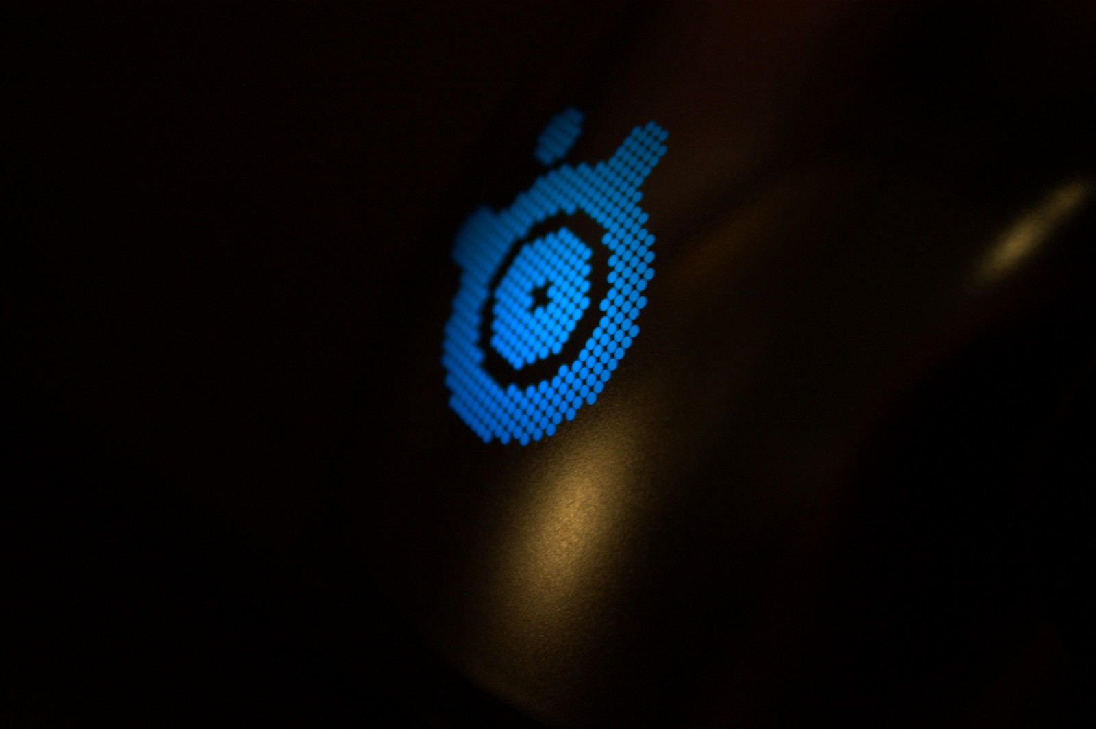 noc, modrý, kruh, SteelSeries, počítačové myši, Sensei, světlo, ruka, tma, Snímek obrazovky, počítač tapeta, Atmosféra Země, makro fotografie