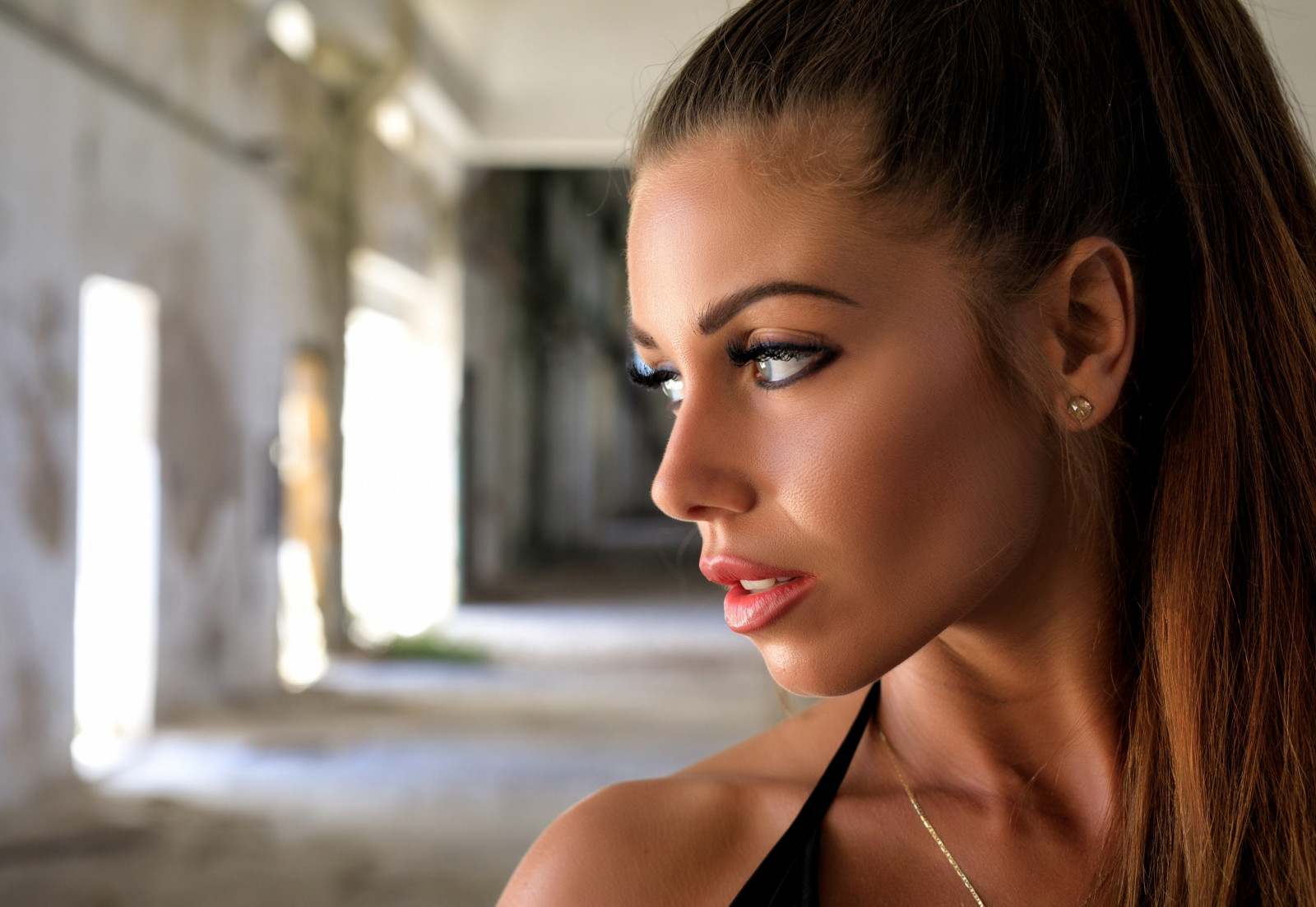 Fondos de pantalla : modelo, retrato, perfil, mujer, cara, Cola de caballo, Mirando a otro lado