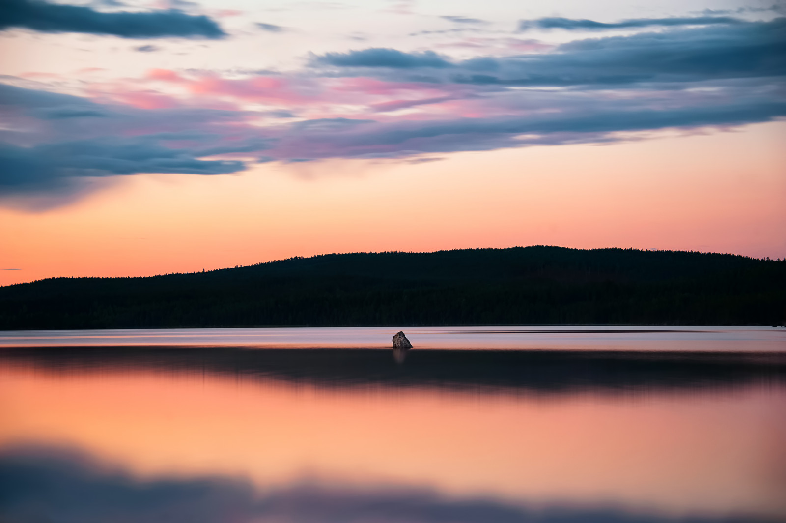 nebe, odraz, horizont, jezero, západ slunce, odlesk, uklidnit, voda, mrak, nádrž, svítání, večer, jezero, soumrak, svítání, červená obloha v dopoledních hodinách, ráno, atmosféra, moře, krajina, řeka, meteorologický jev