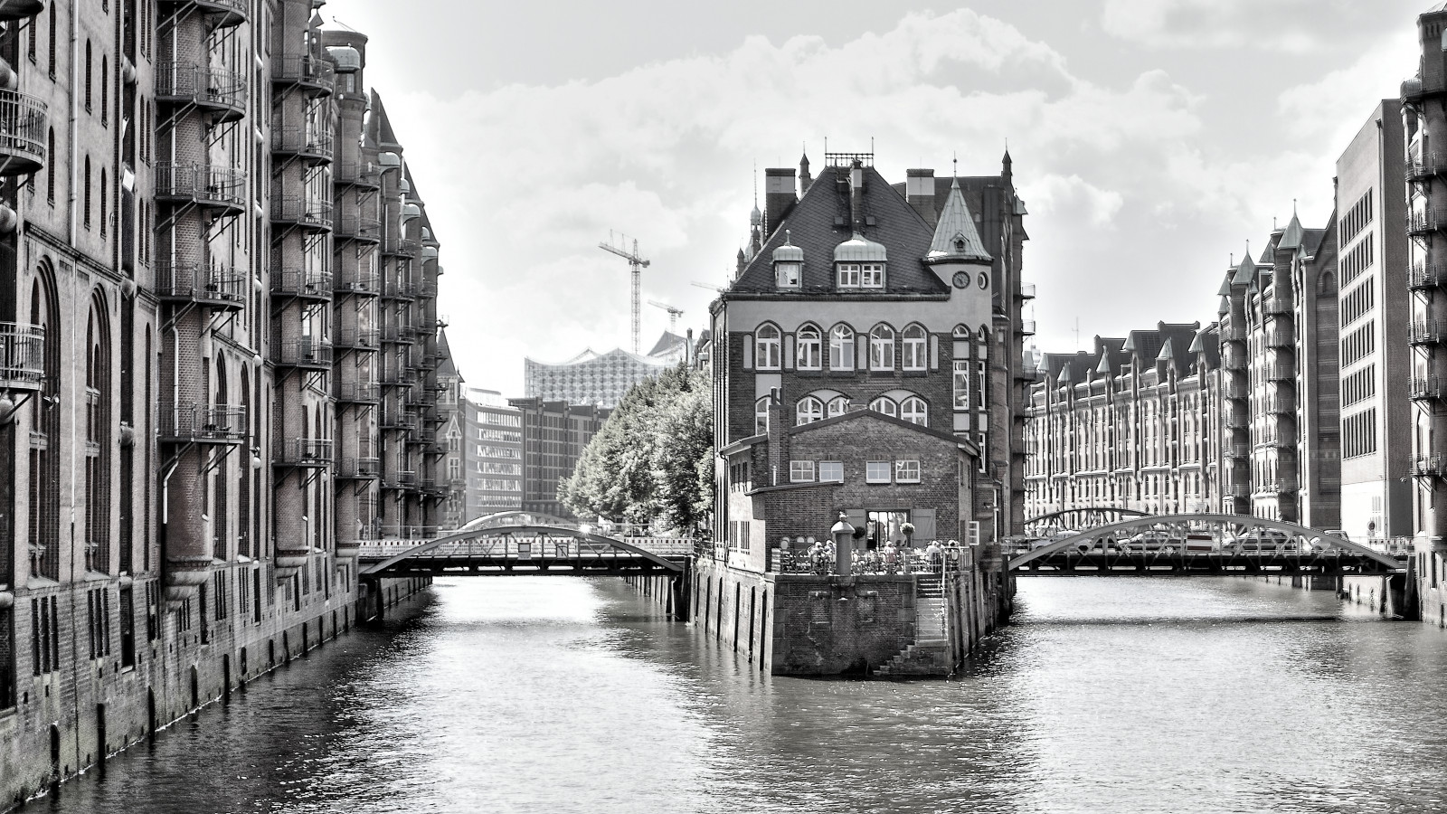 ถนน, เมือง, ฤดูร้อน, ดำและขาว, bw, อาคาร, น้ำ, Canon, ออก, deutschland, การถ่ายภาพ, eos, เมือง, รูปภาพ, วัน, foto, ภาพถ่าย, กลางแจ้ง, sommer, Hamburg, ดู, ภาพ, สิงหาคม, 7 วัน, photowalk, l, sh, Tyskland, Speicherstadt, streetphotos, แวนด้า, 1740l, 2014, ef1740mm, wandrahmfleet, eos7d, gadefoto, hamburgtripcanon2014germanytysklanddeutschlandcitytownp