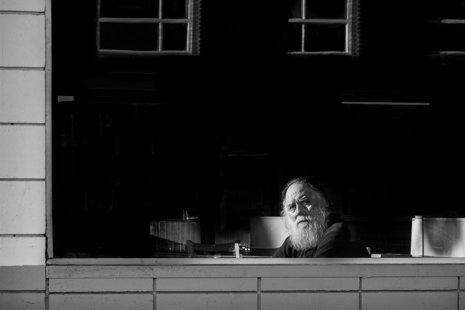 fujifilmxt1, Kitsilano, Vancouver, westbroadway, tělesné, Černý a bílý, večeře, oční kontakt, oběd, černobílý, lidé, restaurace, streetphotography, okno