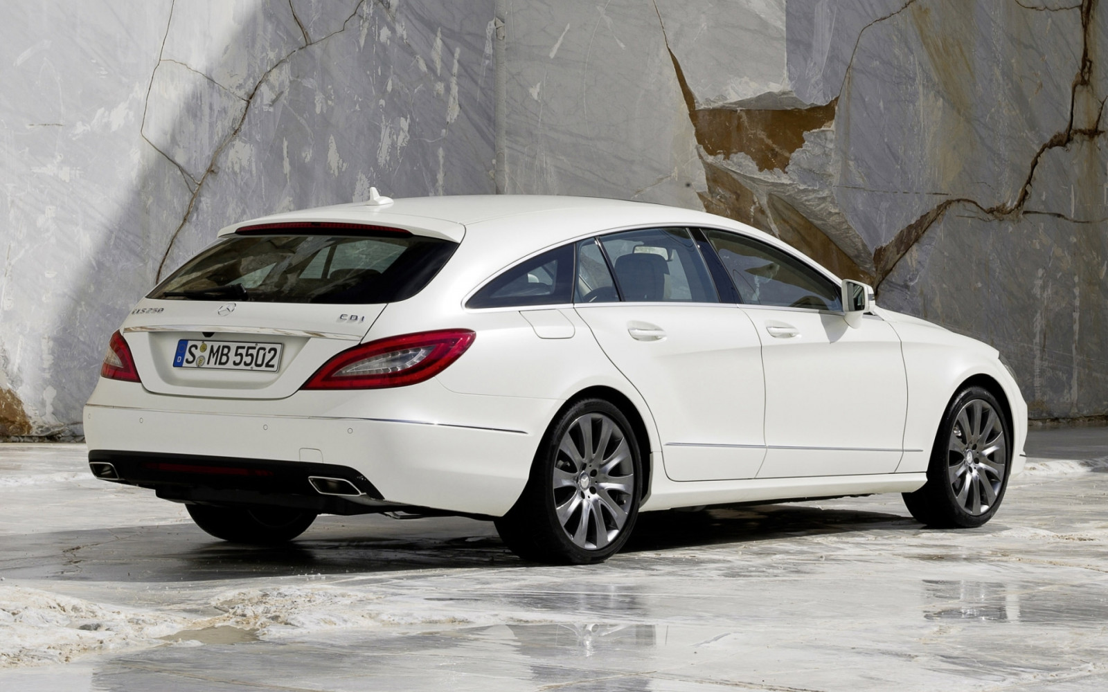 Benz Rear Wallpaper : white, Mercedes Benz, rear view, Sedan, CLS, wheel, rim ...