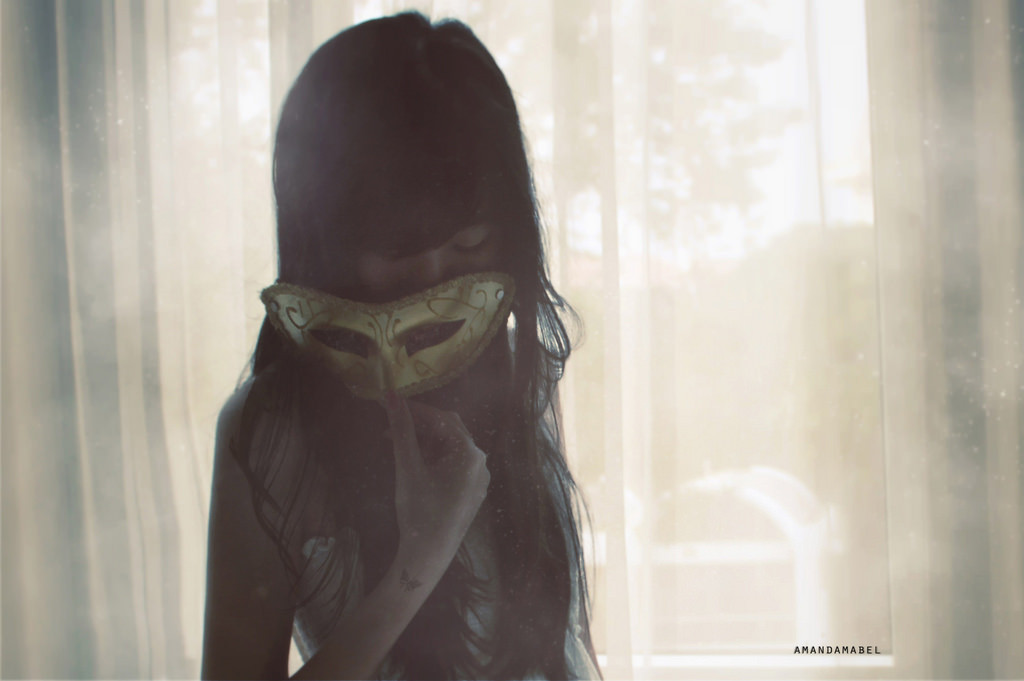 สีขาว, หมอก, ภาพเหมือน, หน้าต่าง, กระจก, หญิงสาว, หมอก, สัก, ผีเสื้อ, ผม, ดาว, สูญหาย, ห้องนอน, ดวงตา, หายไป, ปิด, วัน, เงา, มือ, ขนตา, แต่งตัว, ความมืด, หน้ากาก, พลบค่ำ, ซ่อนไว้, เหนื่อย, ผ้าม่าน, ปลอมตัว, ข้อมือ, 365, แผนการ, อึกทึก, ปิด, 163, สิ้นหวัง, ไม่ปลอดภัย, กระจัดกระจาย, birdsoftokyo, Amandamabel, soonitunfoldswhoweareinthismasqueradeofstarstearoffthemaskthefaceyouhideiswhatimmissing, hopelessdreamershopelesstypes