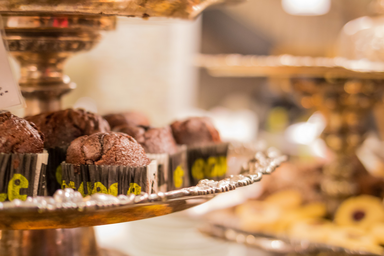 jídlo, noc, čokoláda, dezert, vdolky, pečení, pekařství, Malmo, gatufoto, condeco, nightphotography, Natt, v noci, kavárna, jídlo, pozdní snídaně, exif modelu canoneos760d, geocountry, Kamera aby kánon, geocity, Model fotoaparátu canoneos760d, geostate, geolocation, exif aby kánon, EXIF otvor 22, exif focallength 35mm, exif isospeed 1000, kafe, streetphotography, nattfotografering, EXIF ef35mmf2isusm čočka, muffin, bufet, sladkost, příchuť