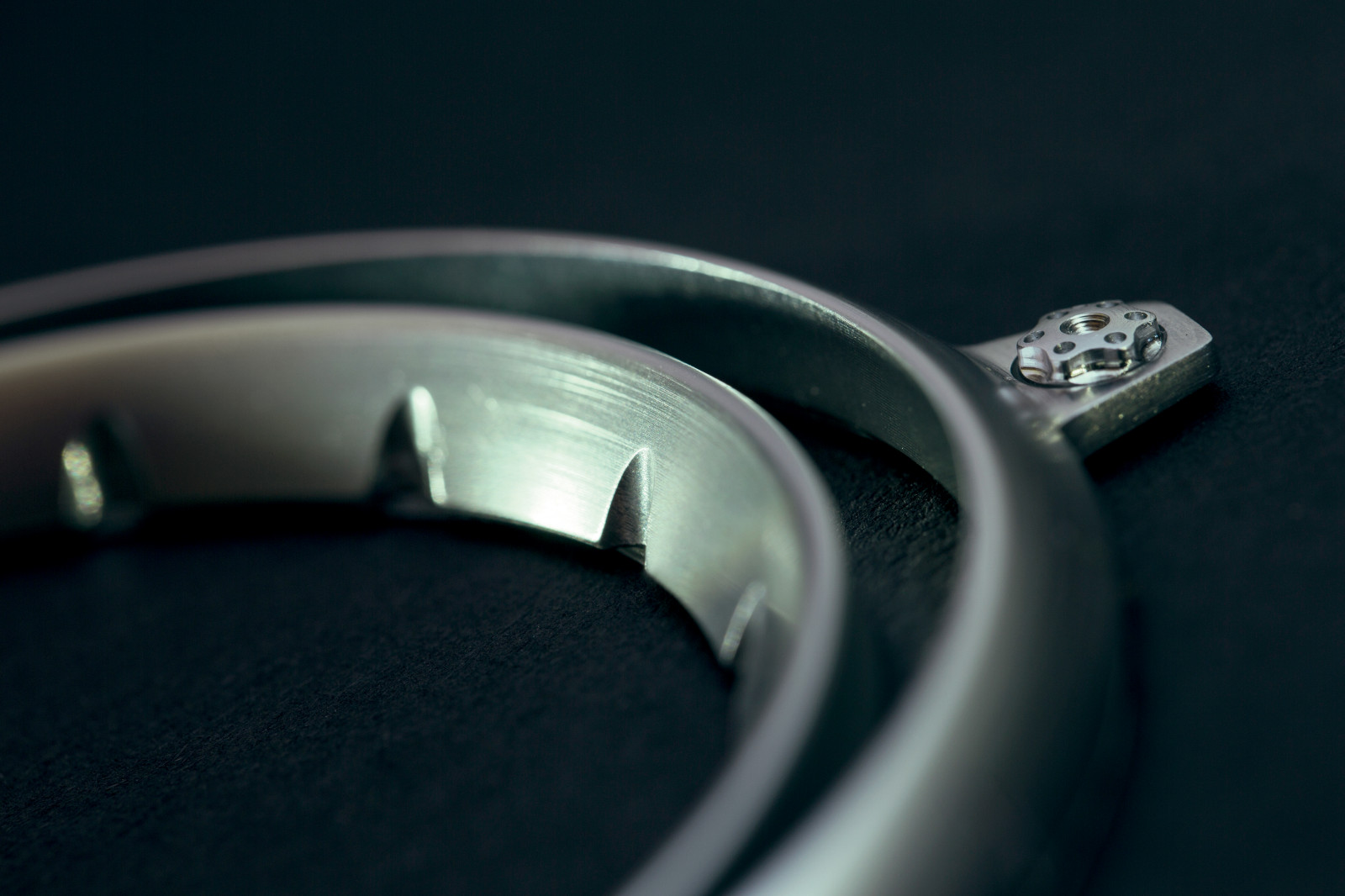 Černá, brýle, fotografování, 2012, netcarshow, netcar, obrázky vozidel, photo auto, Exagon, kradmý EGT, ruka, prsten, šperky, módní doplněk, zblízka, makro fotografie, snubní prsten