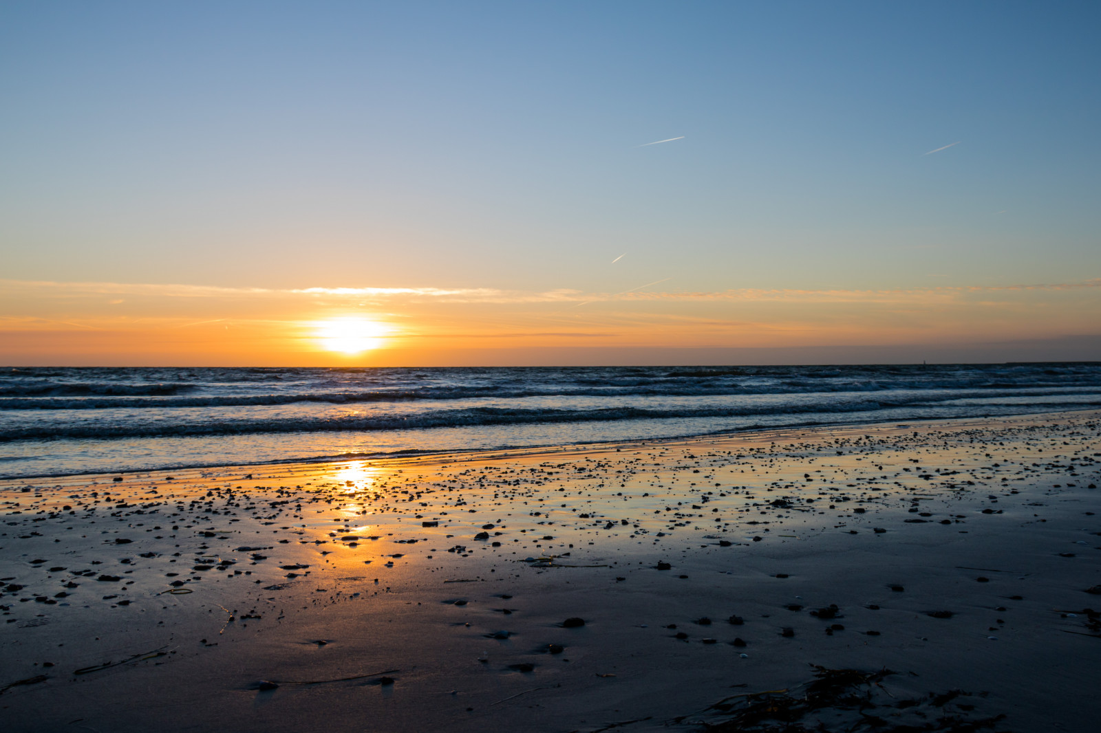 slunečnímu záření, západ slunce, moře, voda, pobřeží, písek, odraz, nebe, pláž, svítání, večer, ráno, pobřeží, slunce, horizont, soumrak, mrak, svítání, oceán, vlna, vatten, hav, Trelleborg, kust, exif modelu canoneos760d, geocountry, Kamera aby kánon, geocity, Model fotoaparátu canoneos760d, geostate, geolocation, EXIF čočka efs18200mmf3556is, exif aby kánon, EXIF isospeed 100, EXIF otvor 71, dalabadet, exif focallength 18mm, odlesk, tělo z vody, mořská vlna, mělčina při ústí řeky, Západ slunce