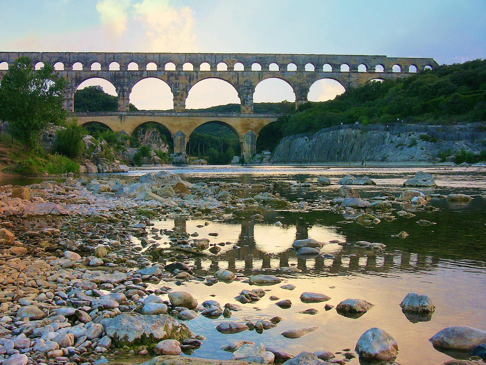 cestovat, most, Francie, odraz, budova, dějiny, památník, sklenka, arquitetura, architektura, odrazy, krajina, zrcadlo, reisen, Frankreich, římský, Urlaub, natur, venkovský, paisaje, historický, prozkoumat, odrážet, architektur, historický, Provence, Brücke, Pontdugard, Landschaft, reflexo, spiegelung, bau, reflejos, reflektion, Historie, plavby, R misch, riflesso, Geschichte, Archeologie, historisch, Aqu dukt, Aqueducto, kulturdenkmal, roba66