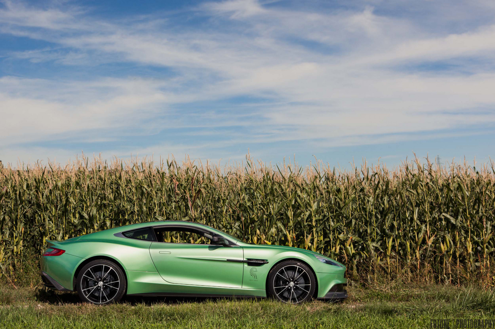 krajina, auto, tráva, nebe, vozidlo, silnice, fotografování, zelená, Švýcarsko, sportovní auto, Aston Martin DBS, kupé, voiture, výkon auta, Hypercar, Aston Martin DB9, Porazit, Aston Martin Vanquish, Ženeva, Aston Martin Vantage, Budoucnost, rostlina, vert, kolo, cars, okraj, aston, Martin, superauto, coche, worldcars, v12, Geneve, suisse, počítač tapeta, pozemní vozidla, automobilového designu, luxusní vůz, motorové vozidlo, osobní luxusní automobil, road trip, aston martin dbs v12, Aston Martin V8 Vantage 2005, Aston Martin Virage, Nyon, automotive wheel system