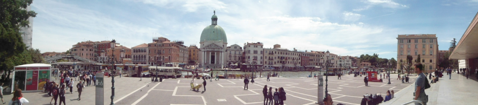 lidé, moře, město, ulice, architektura, voda, budova, nebe, fotografování, mraky, Cestovní ruch, most, náměstí, město, Slunný, molo, Evropa, kostel, dok, náměstí, metropole, aqua, italština, kroky, Europa, pěší, Viaggio, strom, centrum, cielo, mar, nebe, domy, pouzdro, náměstí, kanál, výlet, mer, kobyla, pont, dav, mezník, gente, Venezia, wasser, acqua, architettura, chiesa, ponte, cesta, eau, benátský, veneto, rekreace, meer, reisen, eu, Canale, urban area, turistická atrakce, Metropolitní oblast, sousedství, zájezdy, turisté, veřejný prostor, italiano, molo, gare, veneziano, Sereno, Piazzale, Scalini, Turisten