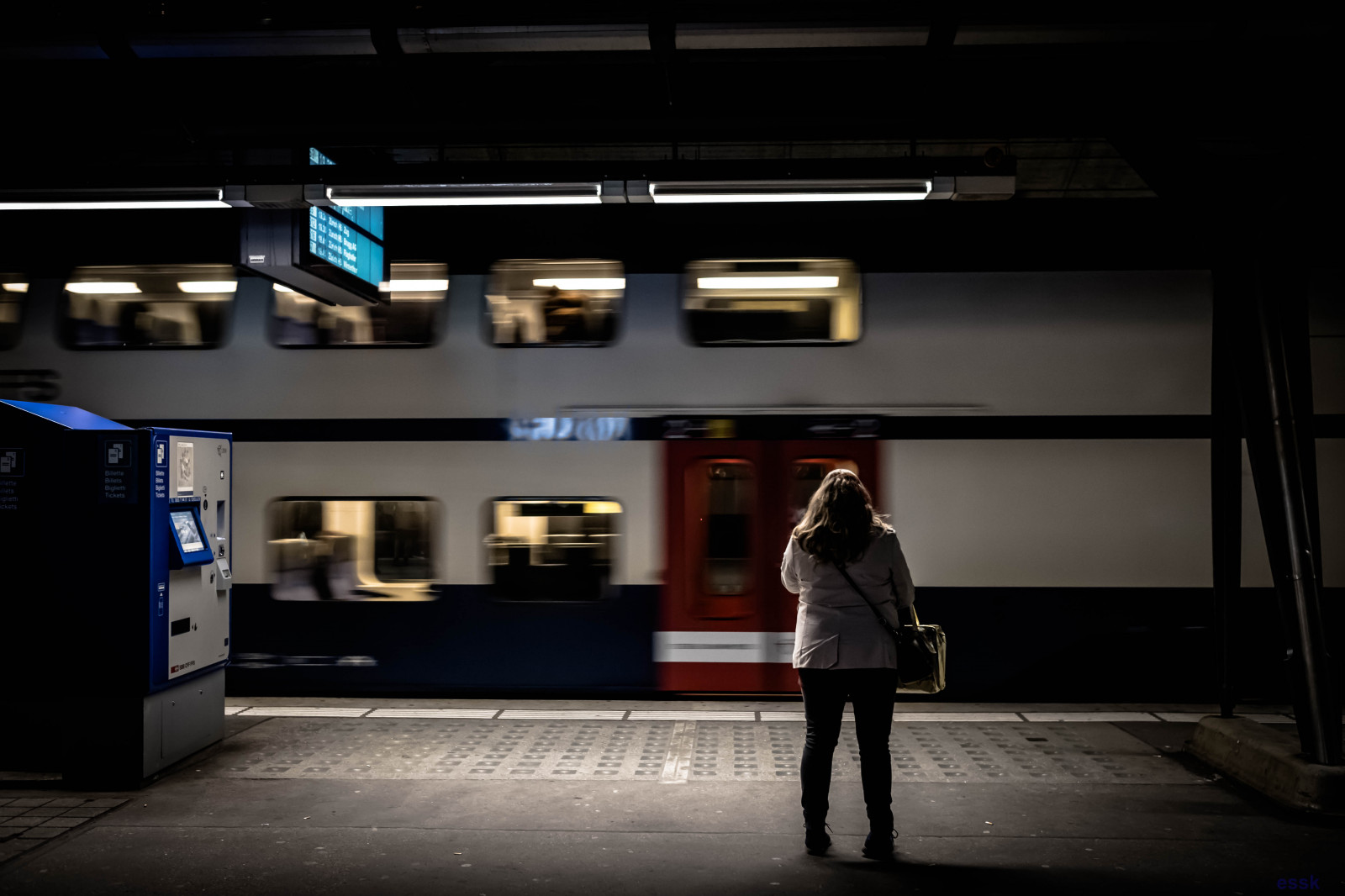 noc, voda, vesnice, Švýcarsko, Zurich, světlo, centrum, fuji, tma, SW, Schweiz, svizzera, SBB, suisse, veřejná doprava, fujixpro2, kurtessler, svizzeria, zurrigo, Stadelhofen