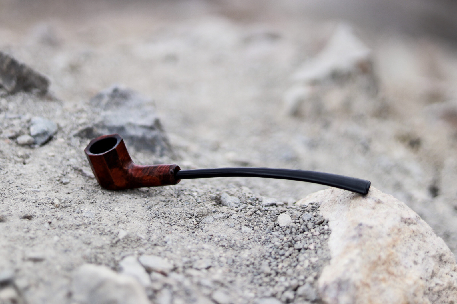 Wallpaper pipe, smoking, rocks 2400x1600 RDSS 1504449 HD