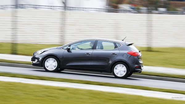 car,vehicle,Sedan,Kia,Kia Cee'd,land vehicle
