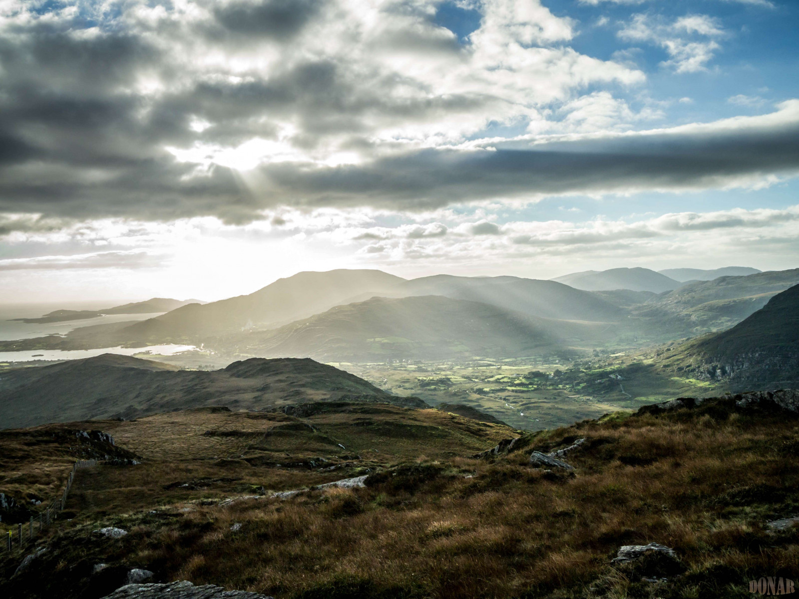 slunečnímu záření, krajina, kopec, jezero, Příroda, nebe, sníh, svítání, ráno, horizont, divočina, 2013, plošina, hřbet, mrak, hora, počasí, svítání, Urlaub, vysočina, jezero, Kerry, atmosférický jev, horských reliéf, landform, geografický rys, pohoří, meteorologický jev, klesl, irland, wandern, Beare