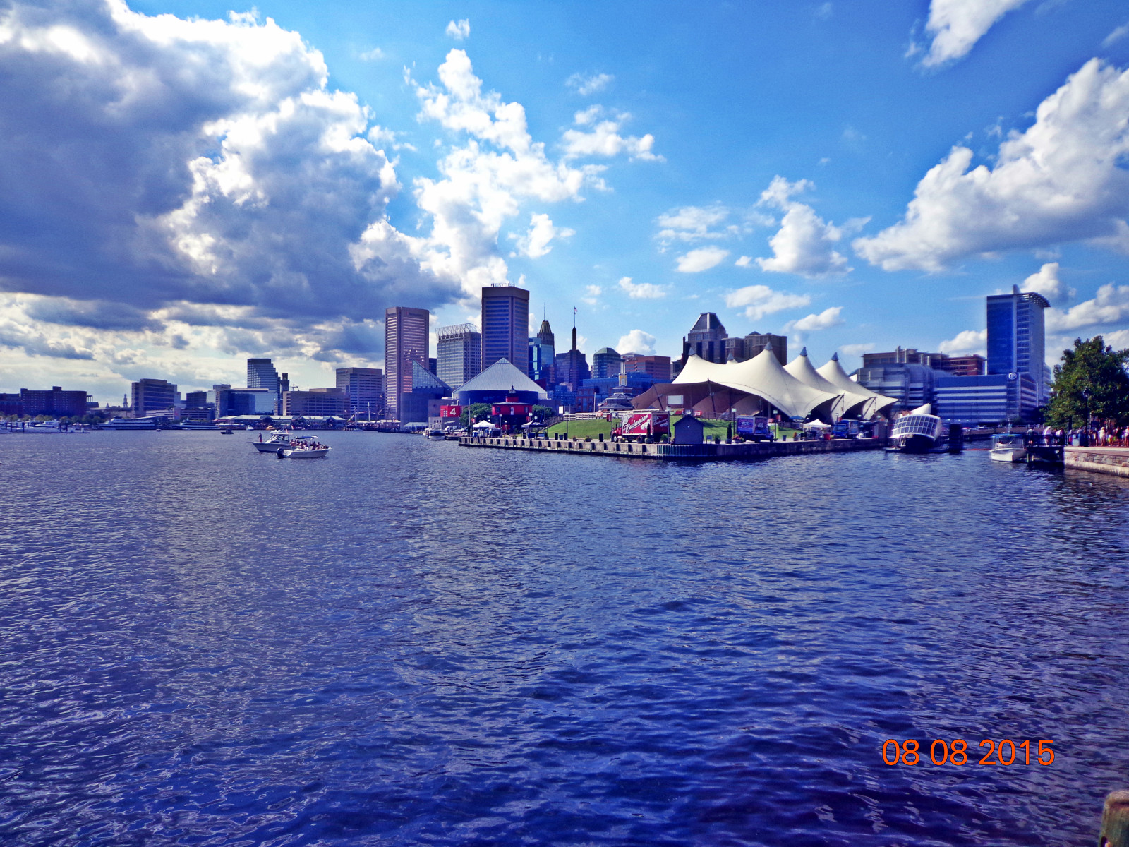 città, cielo, orizzonte, corso d'acqua, giorno, area metropolitana, acqua, paesaggio urbano, water transportation, fiume, Turismo, risorse idriche, lago, metropoli, grattacielo, mare, nube, baia, barca, centro, orizzonte, palazzone, sfondo del computer