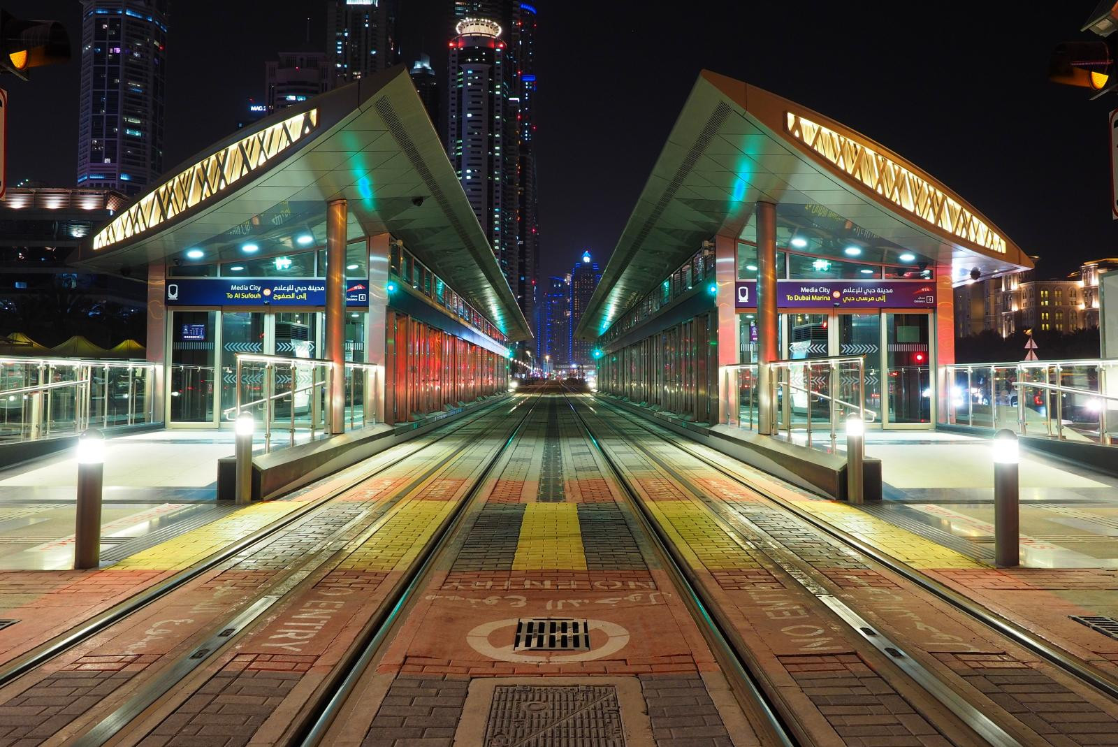 città, urbano, vacanza, notte, luci, cittadina, Dubai, traccia, nightshot, Metro, Emirati Arabi Uniti, tram, rotaia, zug, Olimpo, Emirates, luci della città, stadt, Arabia, Sbahn, metropolitano, Emirati Arabi Uniti, Gleise, OMD, lichter, strassenbahn, jumeirah, haltestelle, Nachtaufnahme, Schienen, Tram, Arabien, EM10, 1240, Mediacity, Arabischeemirate