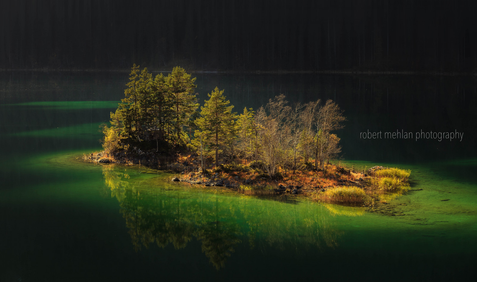 slunečnímu záření, stromy, les, noc, jezero, voda, Příroda, odraz, tráva, zelená, večer, ráno, Německo, atmosféra, ostrov, soumrak, jitřenka, 2014, světlo, strom, podzim, list, svítání, rostlina, gr n, tma, Insel, forrest, Wald, vidět, bayern, Herbst, wasser, Berge, licht, b UME, canon5dmkii, atmosférický jev, počítač tapeta, dřevina, Eibsee, herbstlicht, robertmehlan, ef70200mmusmisii