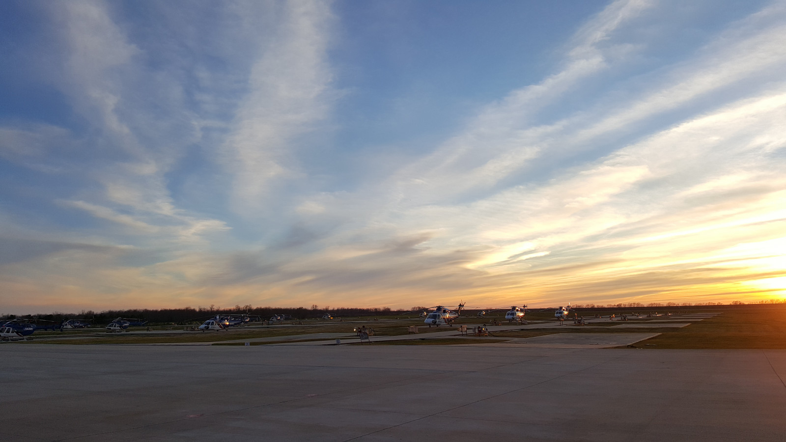 himmel, horisont, Sky, hav, daggry, solnedgang, atmosfære, dagtimerne, atmosfære af jord, skumring, efterglød, kyst, morgen, solopgang, aften, sollys, strand, ocean, meteorologisk fænomen, berolige, cumulus, luftfart, sand, vand
