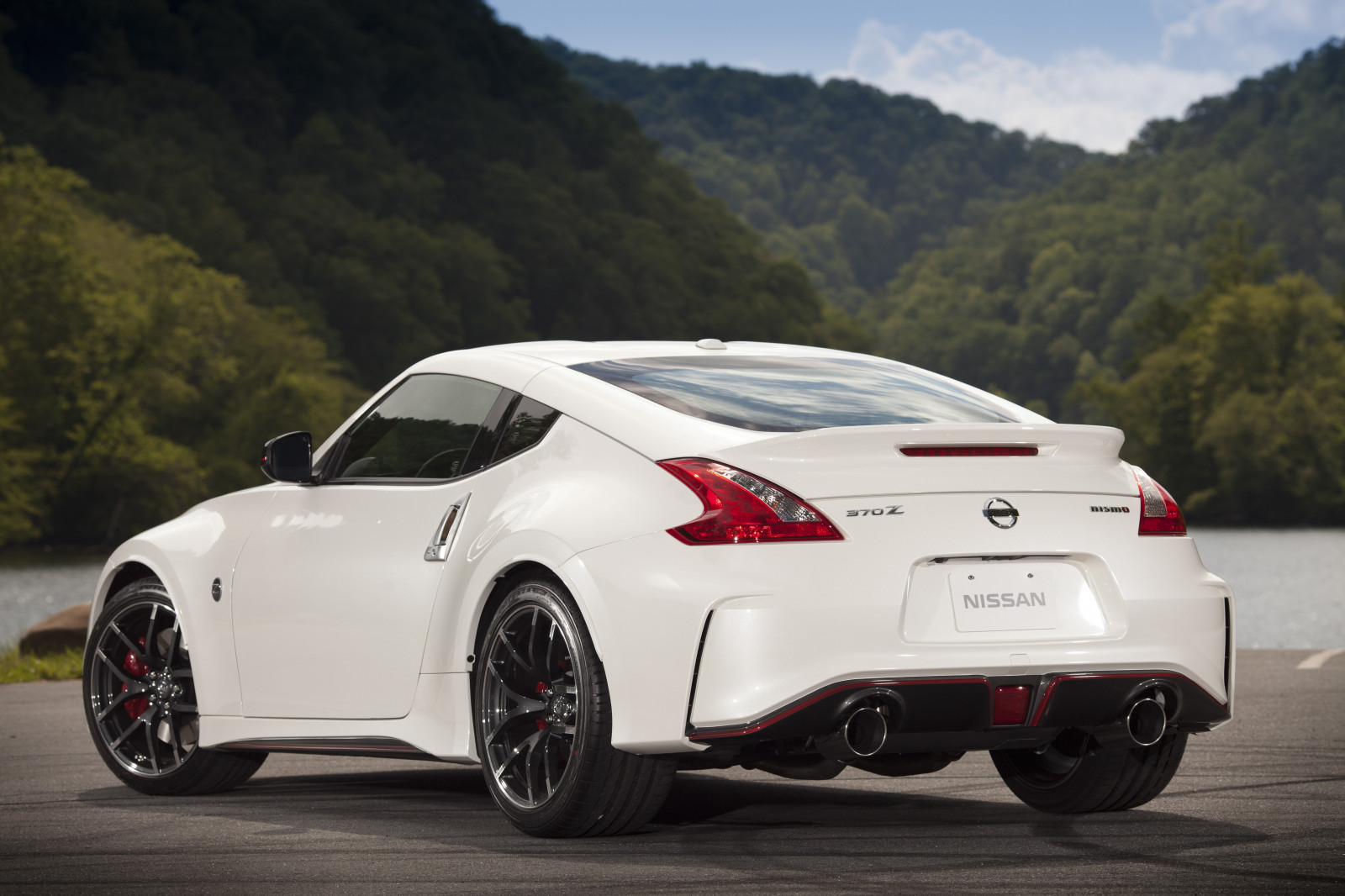 bil, fordon, Nissan, sportbil, Nissan 370Z, prestanda bil, netcarshow, netcar, bil bilder, bil foto, 2016, hjul, 370Z Nismo, superbil, landfordon, bildesign, fordons exteriör, bil make, lyx fordon, stötfångare, SUV