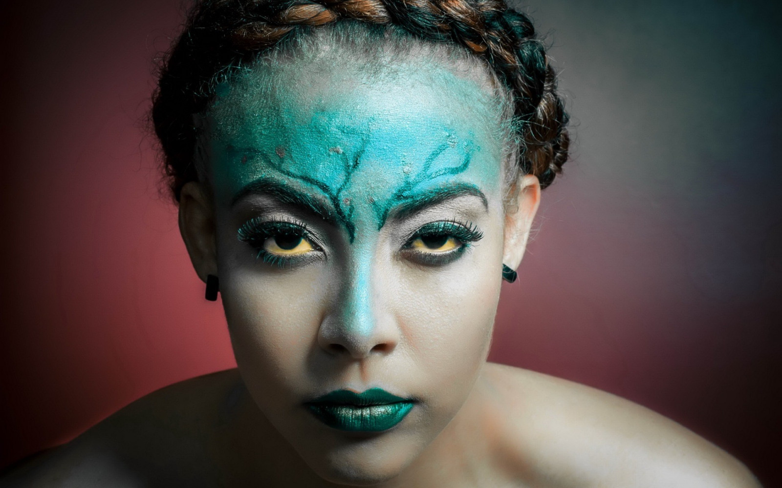 viso, donne, modello, ritratto, rosso, fotografia, verde, blu, moda, pelle, capo, colore, ragazza, bellezza, occhio, donna, signora, oscurità, 1920x1200 px, fotografia di ritratto, servizio fotografico, organo, avvicinamento