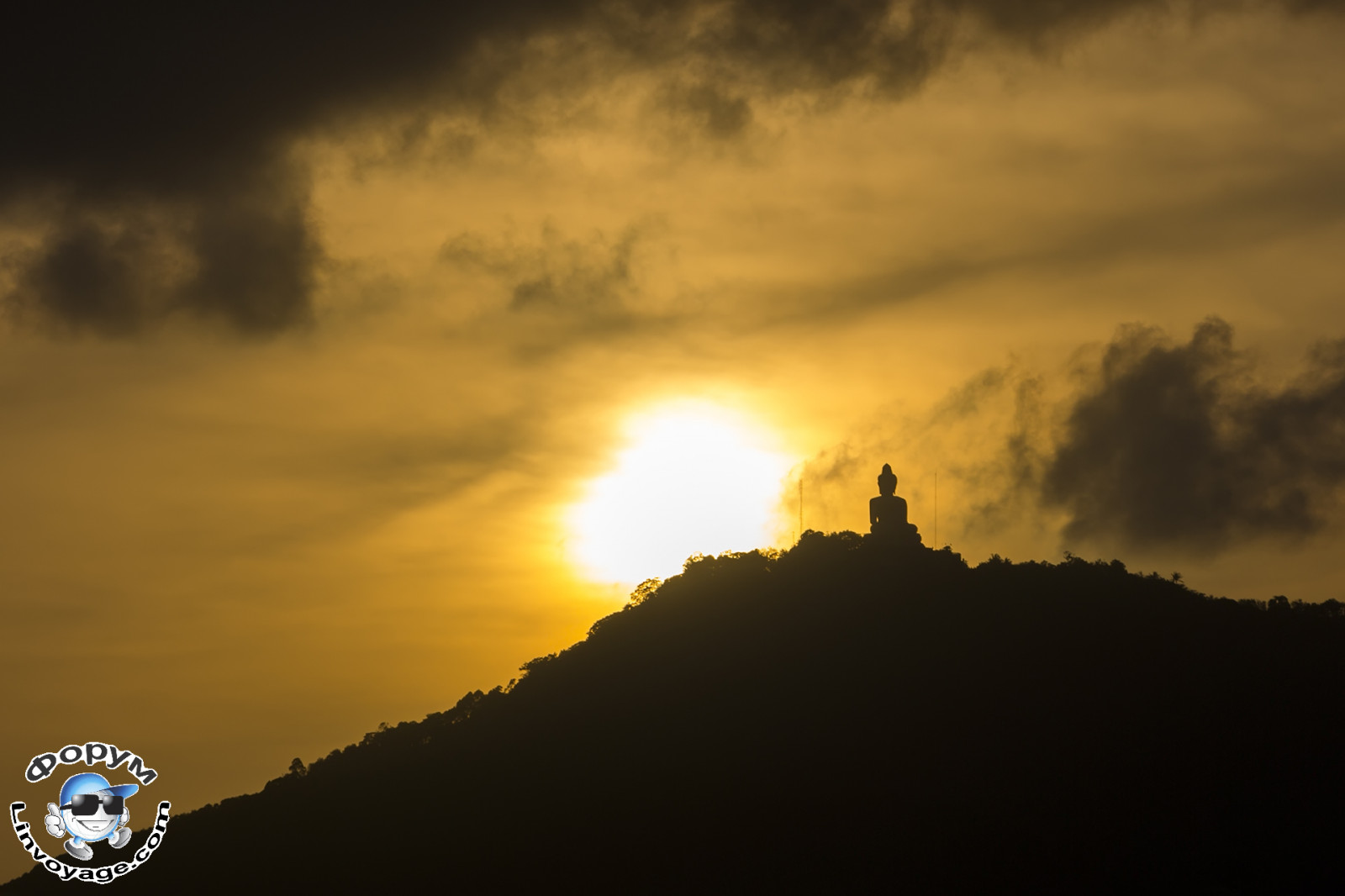 sollys, landskab, mennesker, hvid, skib, båd, gammel, mørk, solnedgang, hav, nat, bakke, sø, vand, natur, rød, himmel, parkere, skygge, køretøj, skyer, strand, hus, solopgang, gul, blå, aften, morgen, Sol, orange, horisont, atmosfære, sommer, skumring, yacht, Thailand, Buddha, familie, Tusmørke, katamaran, KUNST, lys, Land, fredfyldte, Sky, gylden, bjerg, daggry, udendørs, phuket, andaman, budda, atmosfærisk fænomen, efterglød, himmellegeme