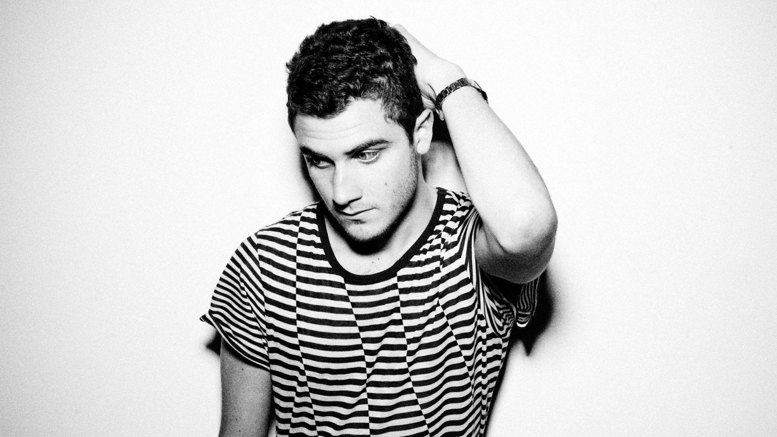 Nicolas Jaar, muž, dívej se, loket, ruka