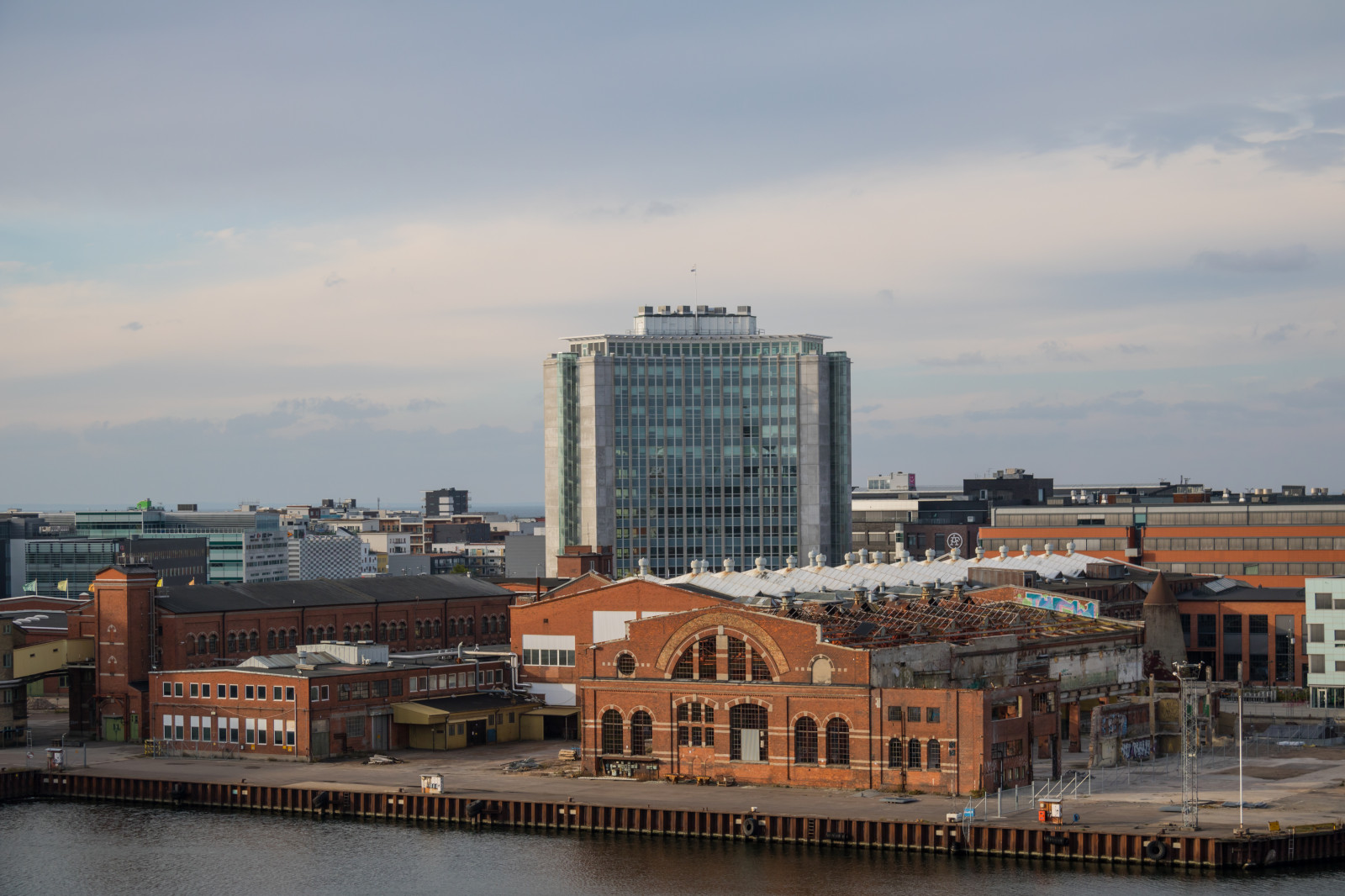 moře, město, panoráma města, budova, odraz, vozidlo, panoráma, mrakodrap, pobřeží, řeka, přístav, dok, stadión, Malm, centrum, byggnad, přístav, mezník, urban area, vodní, lidské osídlení, panelový dům