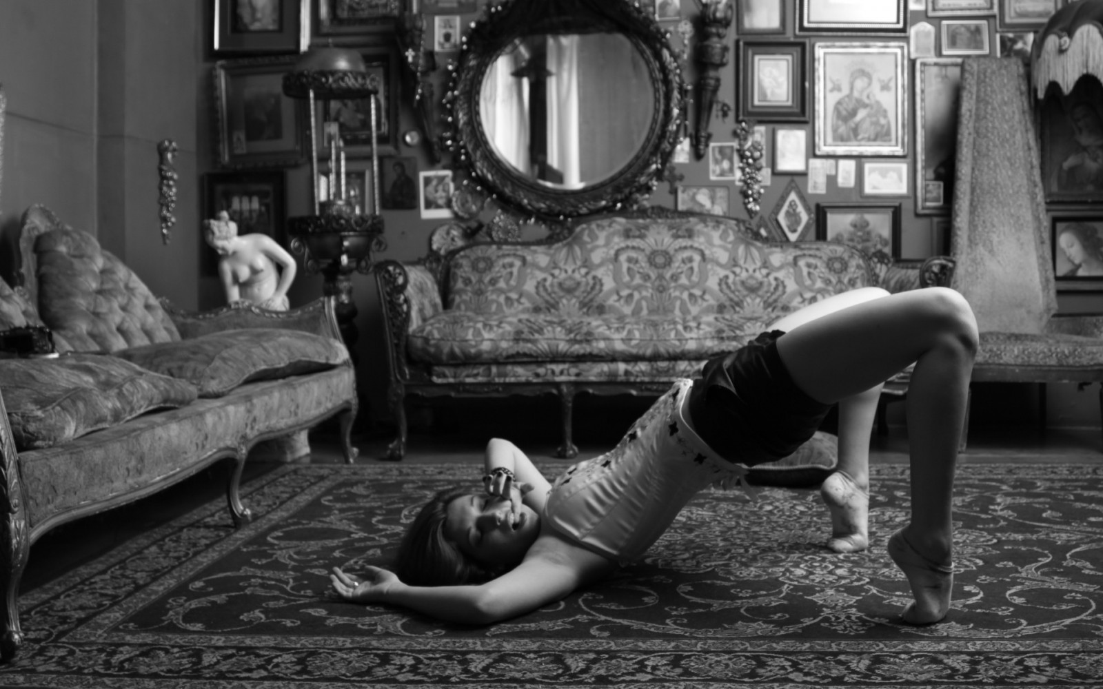 Wallpaper women, closed eyes, sitting, couch, mirror, on the floor