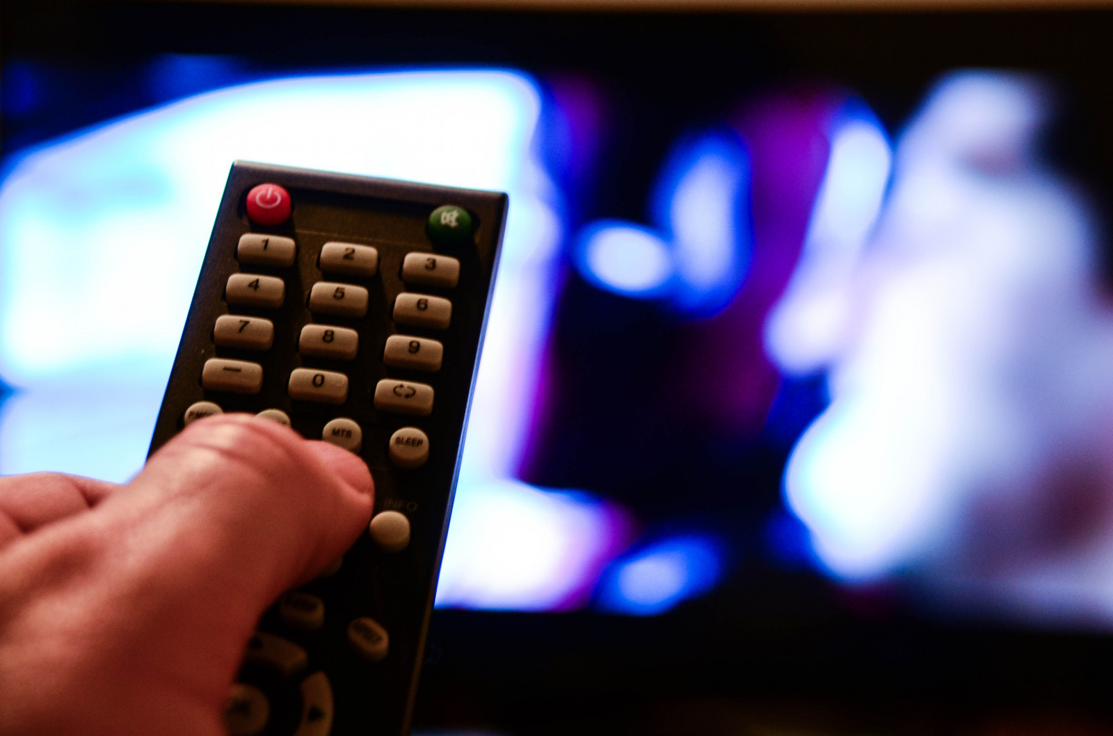 numeri, in casa, tecnologia, Nikon, pulsanti, tv, Piscina morta, Dentro, POV, elettronica, Messa a fuoco, profondità di campo, gdl, mano, a distanza, energia, sigma, aggeggio, nikond5100, dispositivo elettronico, pollice, shallowdepthoffield, attrezzatura da ufficio, televisione, sigma18250mm, cellular network