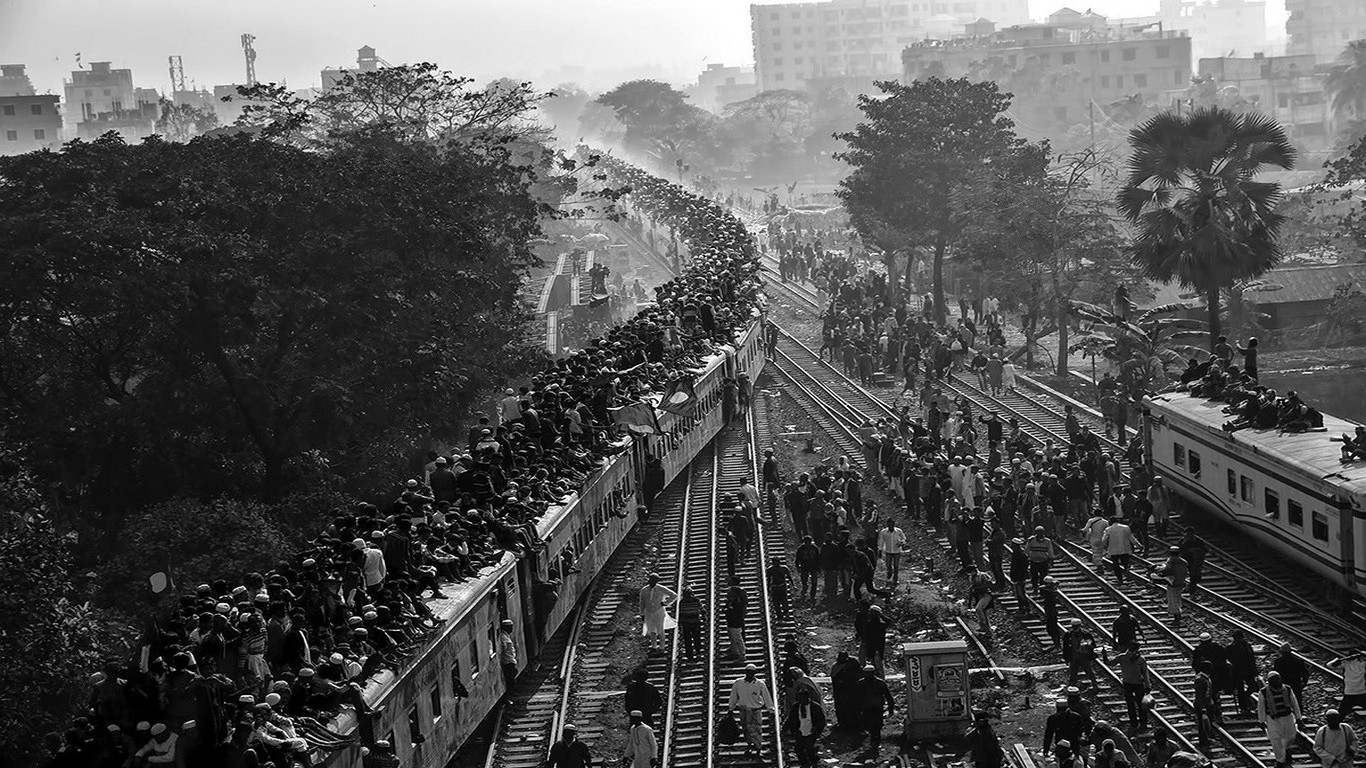 stromy, krajina, lidé, černobílý, město, panoráma města, budova, fotografování, vlak, panoráma, most, doprava, metropole, Bangladéš, poutníci, muslimský, strom, dráha, mezník, předměstí, 1366x768 px, urban area, atmosférický jev, Černý a bílý, monochromatické fotografování, letecké snímkování
