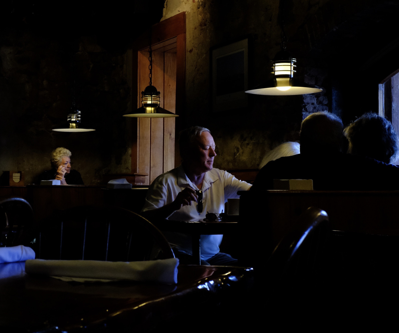 stolování, večeře, restaurace, savana, Georgia, jíst, sama, osamělý, dáma, žena, sólo, smutný, photobytomdriggers, Tvdimages, thomasdriggersphotography, ulice, streetphotography, streetphotographer, upřímný, Fujifilm, fujifilmx100f