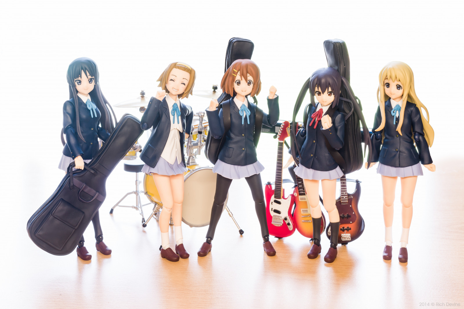 Wallpaper : seragam sekolah, kon, gadis, sepatu, angka-angka, FIGMA