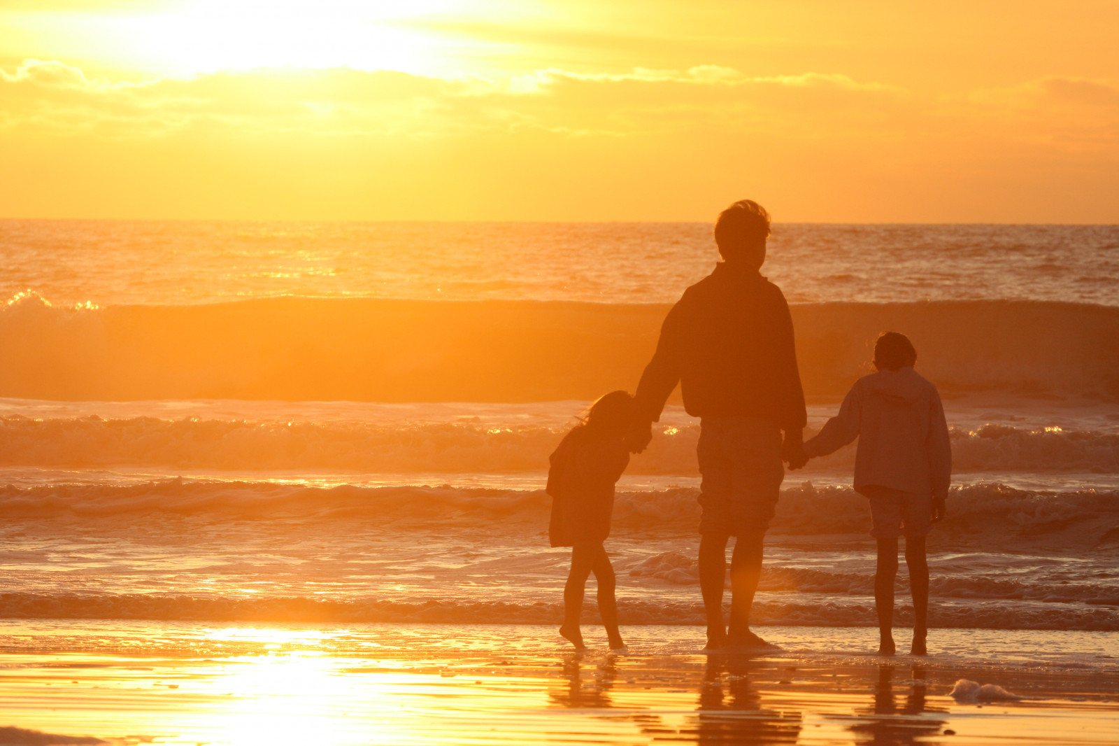 slunečnímu záření, západ slunce, moře, voda, pobřeží, písek, milovat, Červené, odraz, nebe, pláž, svítání, uklidnit, večer, ráno, vlny, pobřeží, slunce, Kánon, Kalifornie, horizont, letní, pěna, pohár, štěstí, listopad, rodina, otec, dovolená, romantika, San, rebel, Surfovat, mrak, západ, f11, je, dívka, volný čas, oceán, vlna, zábava, slapy, ISO200, XTI, 400D, 1400, tělo z vody, Diego, Andrew, 100.400mm, drželi se za ruce, imagestabilizer, dcery, Oange, Andrewsuliteanu, Sulitean