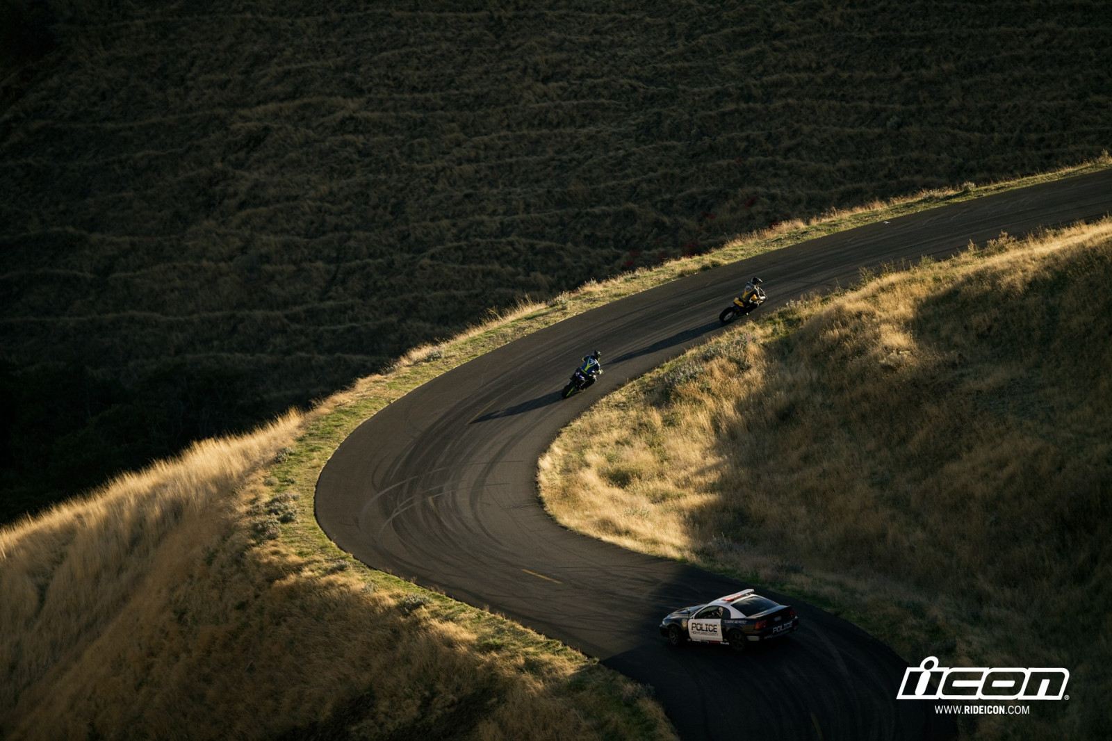 1920x1280 px, závěj, policejní auta