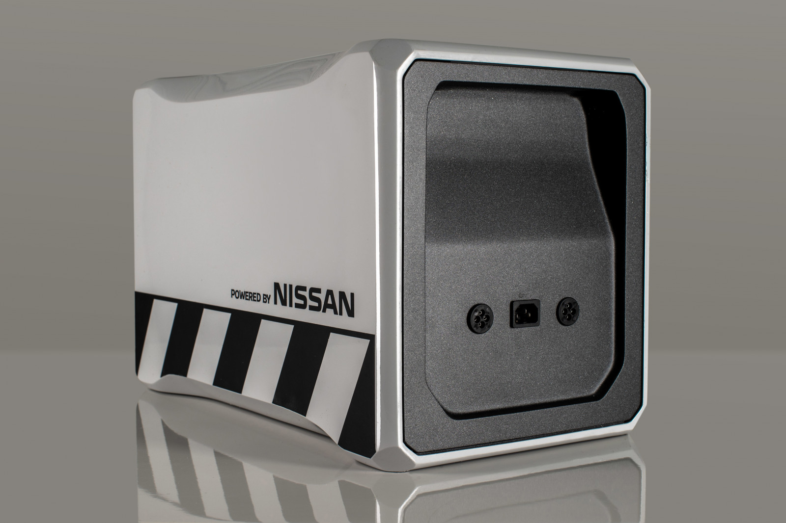 Nissan, technika, netcarshow, netcar, obrázky vozidel, photo auto, 2017, Navara EnGuard concept, multimédia, přístroj, produkt, elektronické zařízení