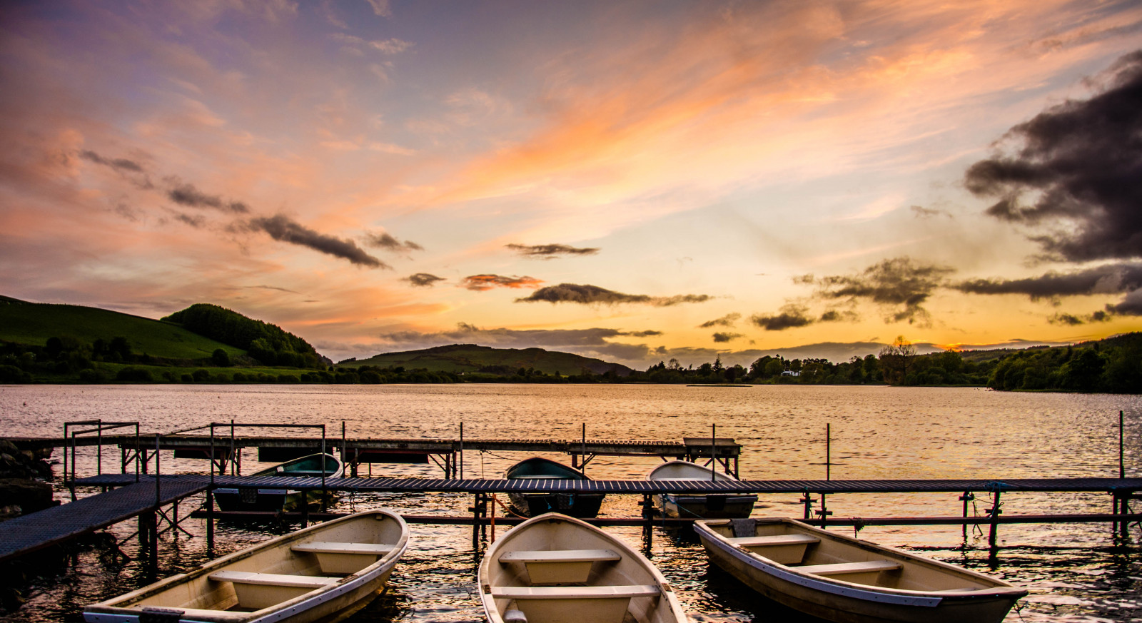 Boot, Sonnenuntergang, Meer, Bucht, Ufer, rot, Betrachtung, Himmel, Fahrzeug, Zug, Sonnenaufgang, blau, Hügel, Abend, Morgen, Sonne, Orange, Nikon, Seebrücke, Dock, Dämmerung, Wolke, golden, Dämmerung, D7000, Boote, Nikond7000, See