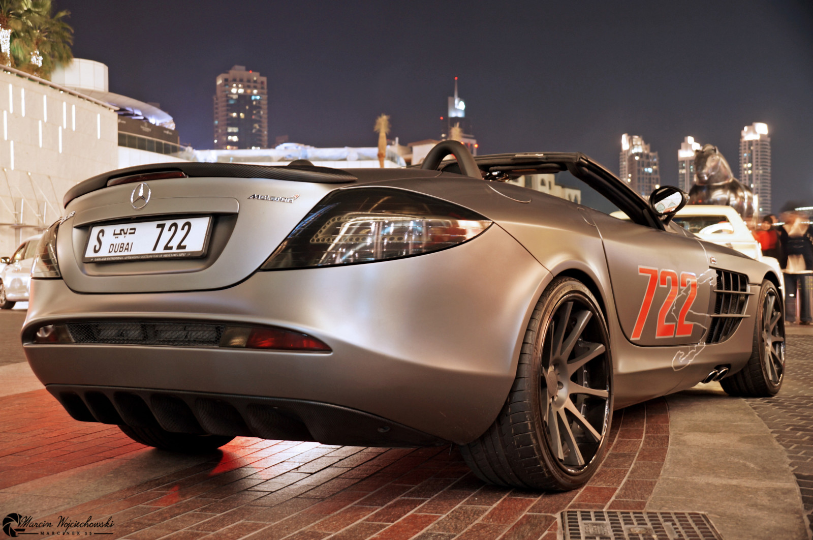 ulice, noc, auto, vozidlo, silnice, Supercars, Mercedes Benz, McLaren, Sony, dubaj, kola, sportovní auto, Roadster, cabrio, Veřejnost, Konvertibilní, výkon auta, Al, exotický, Emirates, 55, benz, sjednocený, fotografie, kolo, nákupní centrum, 57, auto, okraj, špinění, superauto, Arab, mercedes, s, 150, sLR, 722, exotické, Hyperauta, edice, adv1, omezený, autogespot, Marcinek, gespot, automobilového designu, automobilový exteriér, luxusní vůz, kompaktní vůz, motorové vozidlo, osobní luxusní automobil, auto show, mercedes Benz SLR McLaren, khalifa, Burj, Fontanne, automotive wheel system