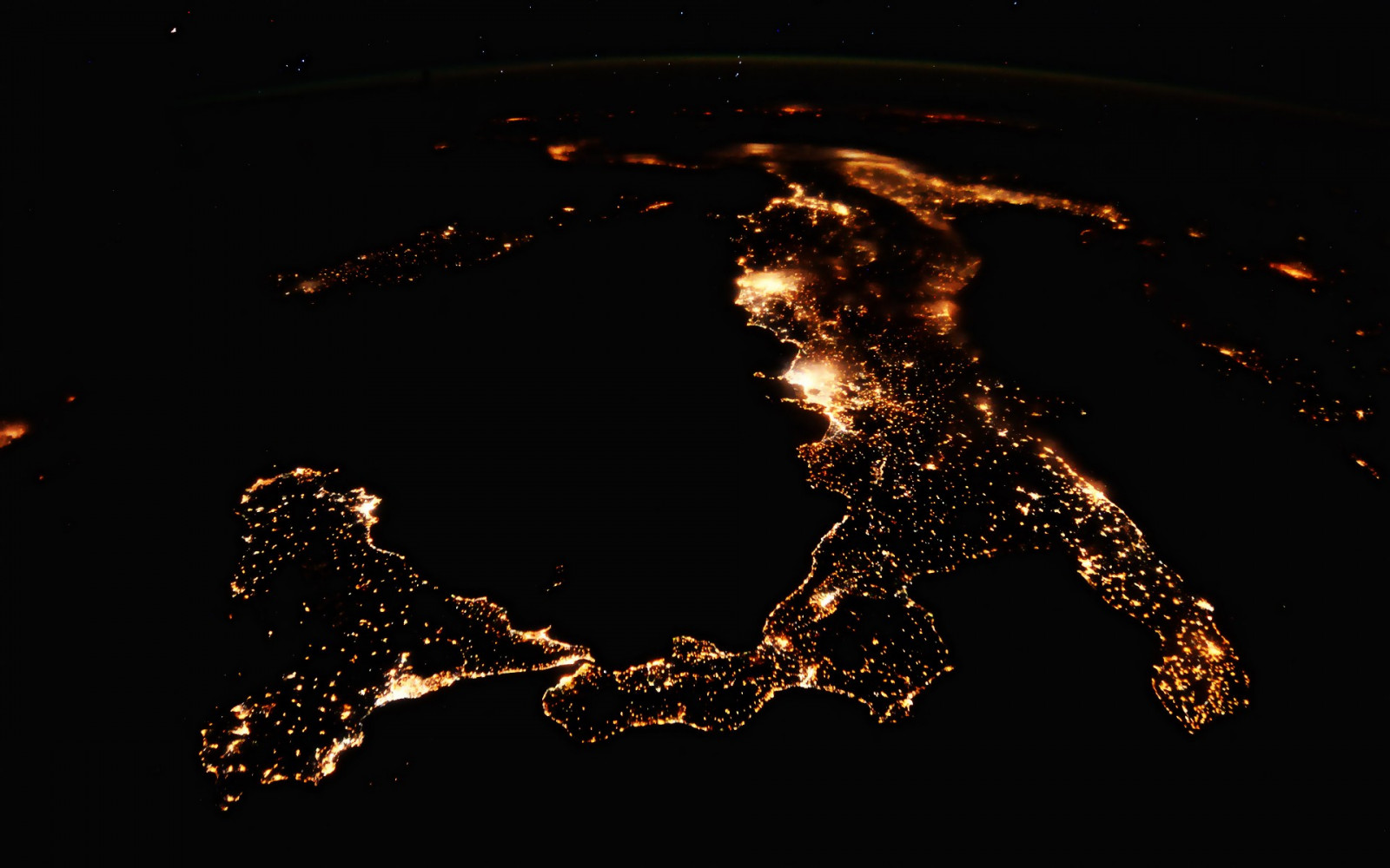 krajina, světla, moře, Itálie, noc, voda, Příroda, prostor, Země, ISS, letecký pohled, ostrov, Evropa, Mezinárodní vesmírná stanice, Sicílie, světlo, plamen, tma, Atmosféra Země, zvláštní efekty, vesmír, geologický fenomén