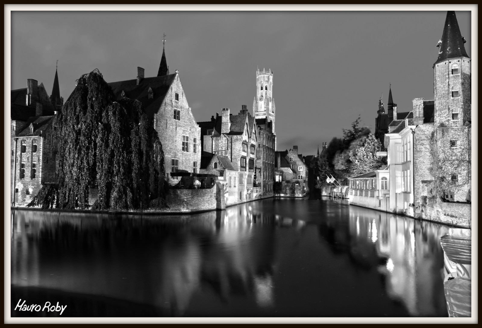 bianca, vecchio, monocromo, città, paesaggio urbano, notte, acqua, costruzione, riflessione, cielo, fotografia, orizzonte, sera, cittadina, Bruges, Belgio, canale, metropoli, architettura gotica, guglia, Brugge, albero, viaggio, Esplorare, bw, città vecchia, punto di riferimento, belga, area urbana, corso d'acqua, bianco e nero, fotografia in bianco e nero, fiandre, Holliday, Belgio