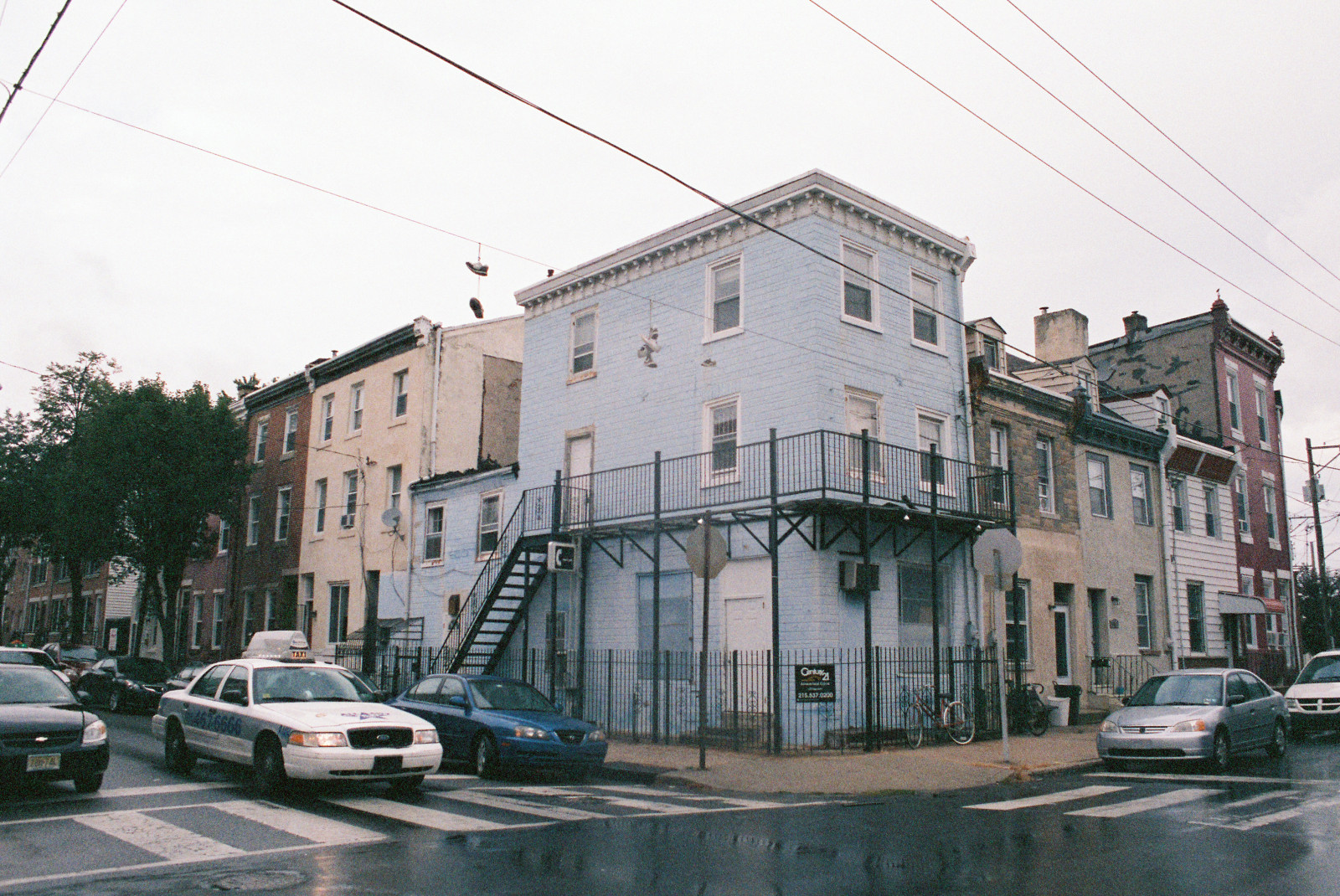 obytný prostor, sousedství, budova, město, Dům, vlastnictví, auto, infrastruktura, předměstí, ulice, architektura, smíšené využití, domů, město, silnice, centrum, fasáda, byt, rodinný vůz, pruh, nemovitost, okno, kondominium, Metropolitní oblast, nebe, limuzína, majetek, metropole