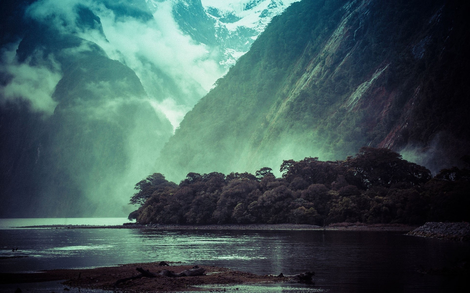 montagne, cascata, mare, lago, acqua, roccia, natura, verde, costa, chiaro di luna, nube, oceano, onda, oscurità, fenomeno atmosferico, corpo d'acqua, giochi d'acqua