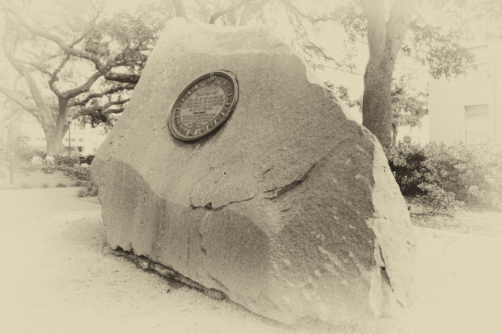 výkres, bílý, Černá, starý, černobílý, ulice, architektura, budova, venku, fotografování, umělecká díla, historický, dějiny, socha, Spojené státy americké, Georgia, savana, chůze, památník, strom, tělesné, nás, jižní, prohlídka, turista, jižní, prohlížení památek, monotónní, Černý a bílý, monochromatické fotografování, Tomochichi, visual arts