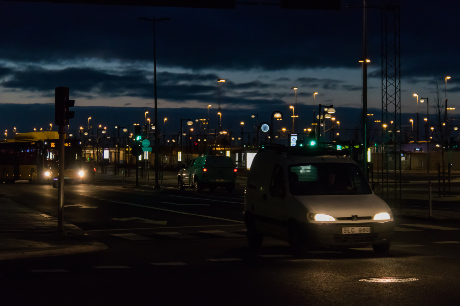 strada luce, tramonto, città, strada, paesaggio urbano, notte, auto, riflessione, strada, sera, mattina, traffico, crepuscolo, leggero, Bluehour, illuminazione, Trelleborg, bil, bl timmen, oscurità, corsia, area urbana, lampada