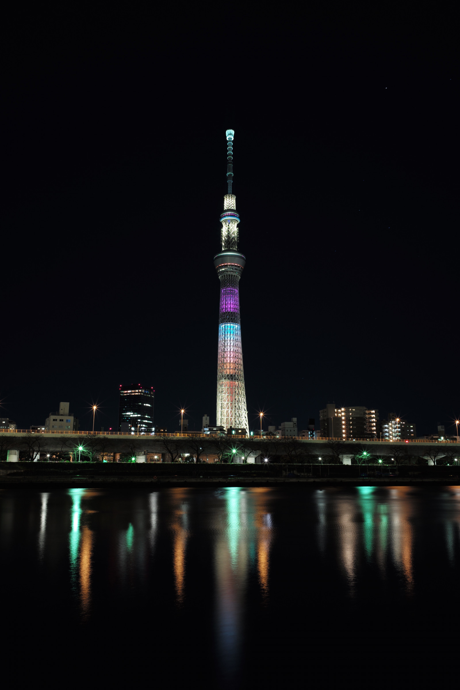 město, panoráma města, noc, architektura, odraz, panoráma, mrakodrap, večer, věž, horizont, soumrak, Leica, metropole, Tokio, M, Skytree, světlo, osvětlené, osvětlení, tma, mezník, Tokyo Sky Tree, typ240, lovelychocolat, summedriver, ELMARIT, elmarit12828asph, lidské osídlení